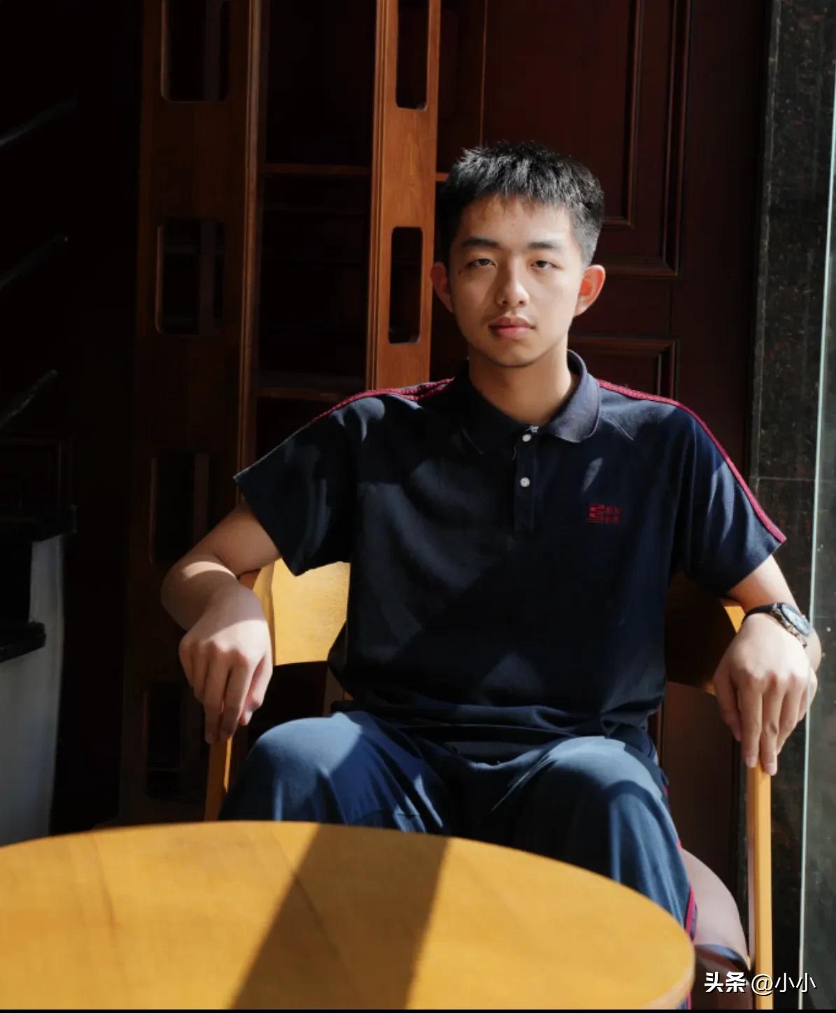 负责出2026年高考数学1卷的老师，估计后槽牙都要咬碎了，他想破脑袋，也没想明白