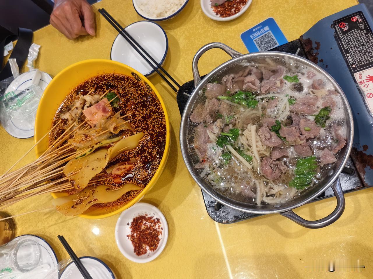 乐山美食街，我们来了！
从美食之都重庆来到乐山寻找不一样的美食感受，跷脚牛肉、乐