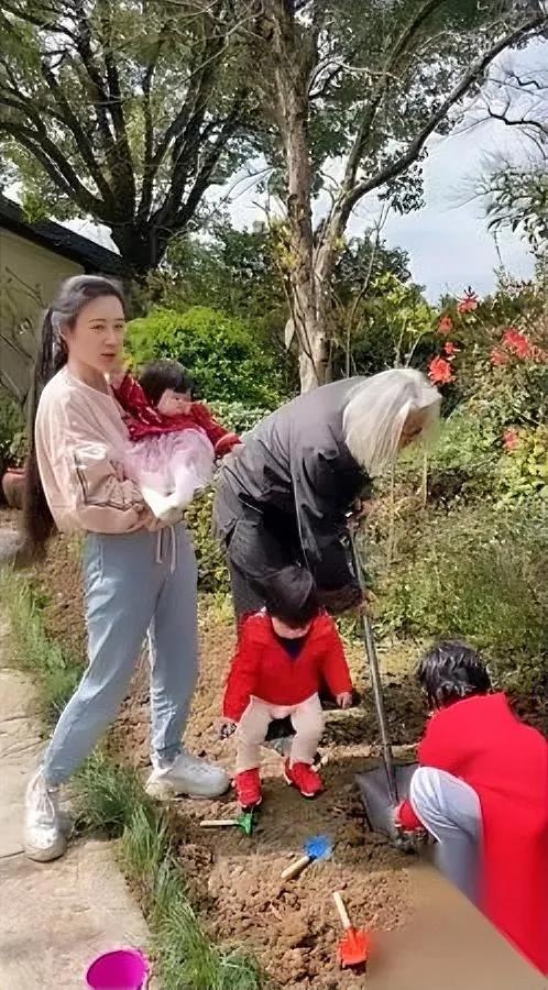 张纪中家这事

我真的看懵了

你敢信这是在云冈石窟的佛脚边发生的？

5岁亲儿