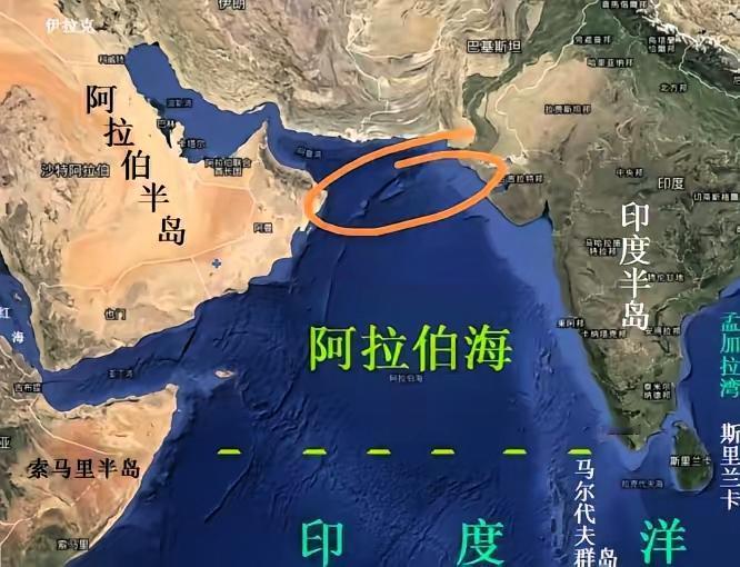 中国海军的战舰，堵在霍尔木兹海峡门口，溜达了整整一周时间！
谁能想到，咱们的05