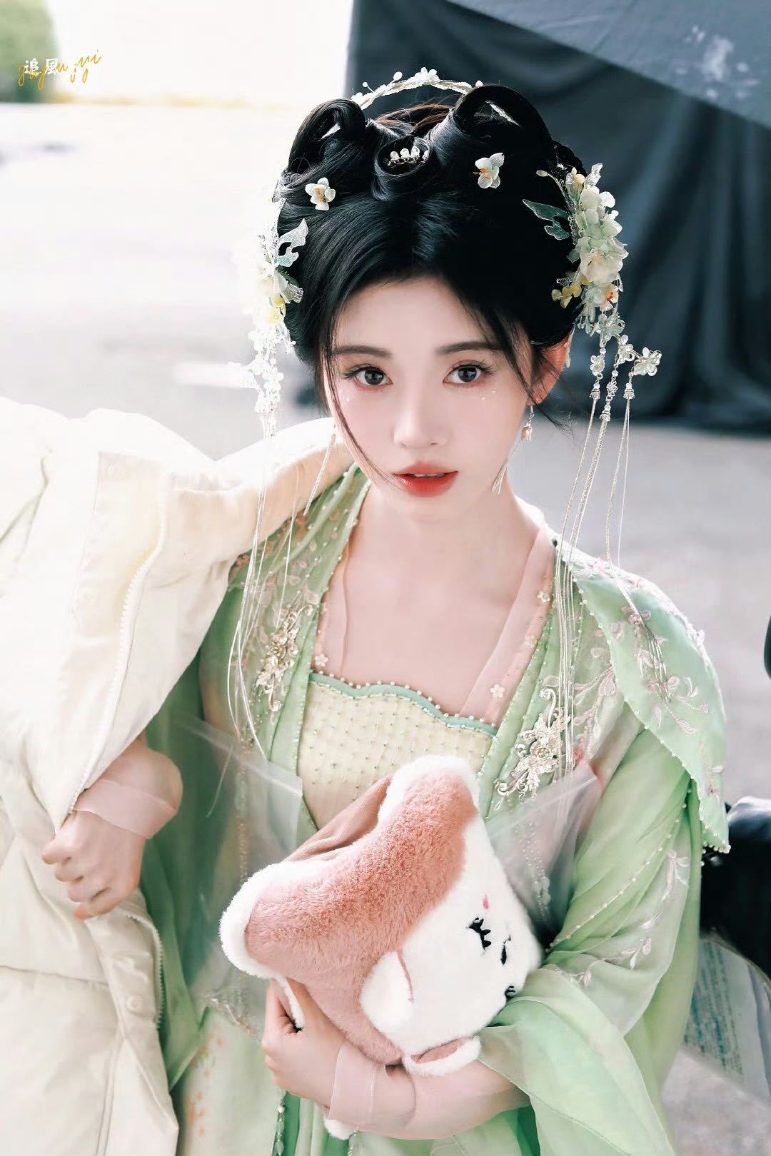 鞠婧祎修仙界最不内耗之人  别人陷情绪泥潭，小棒槌遇事拎得清，能跑绝不硬扛，鞠婧