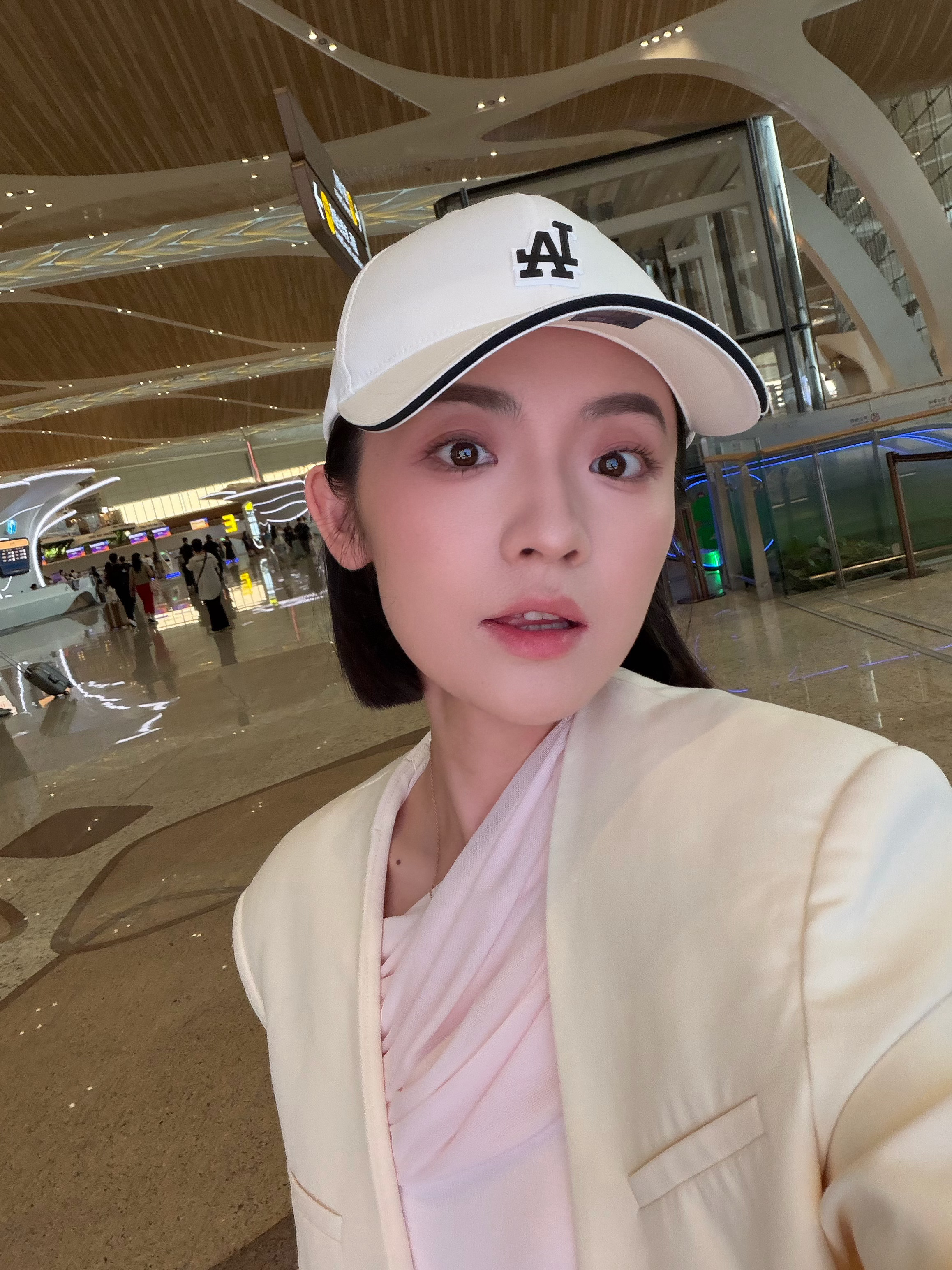 每次装行李就是！啥不好装就往身上套啥有点小混搭