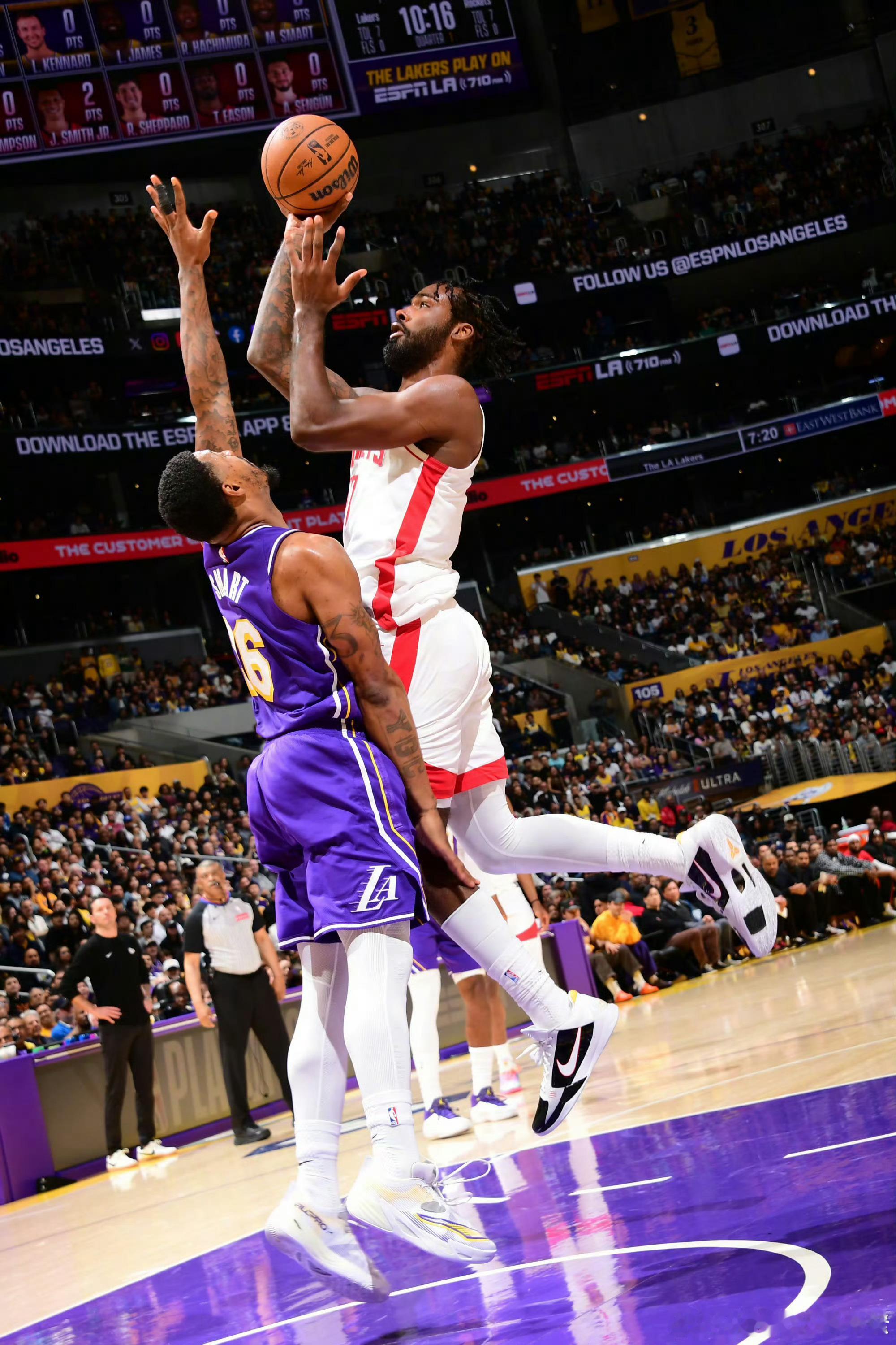 火箭湖人冰火两重天NBA湖人干啥呢？这才几天就显形了？都以为3:0让一场绅士横扫