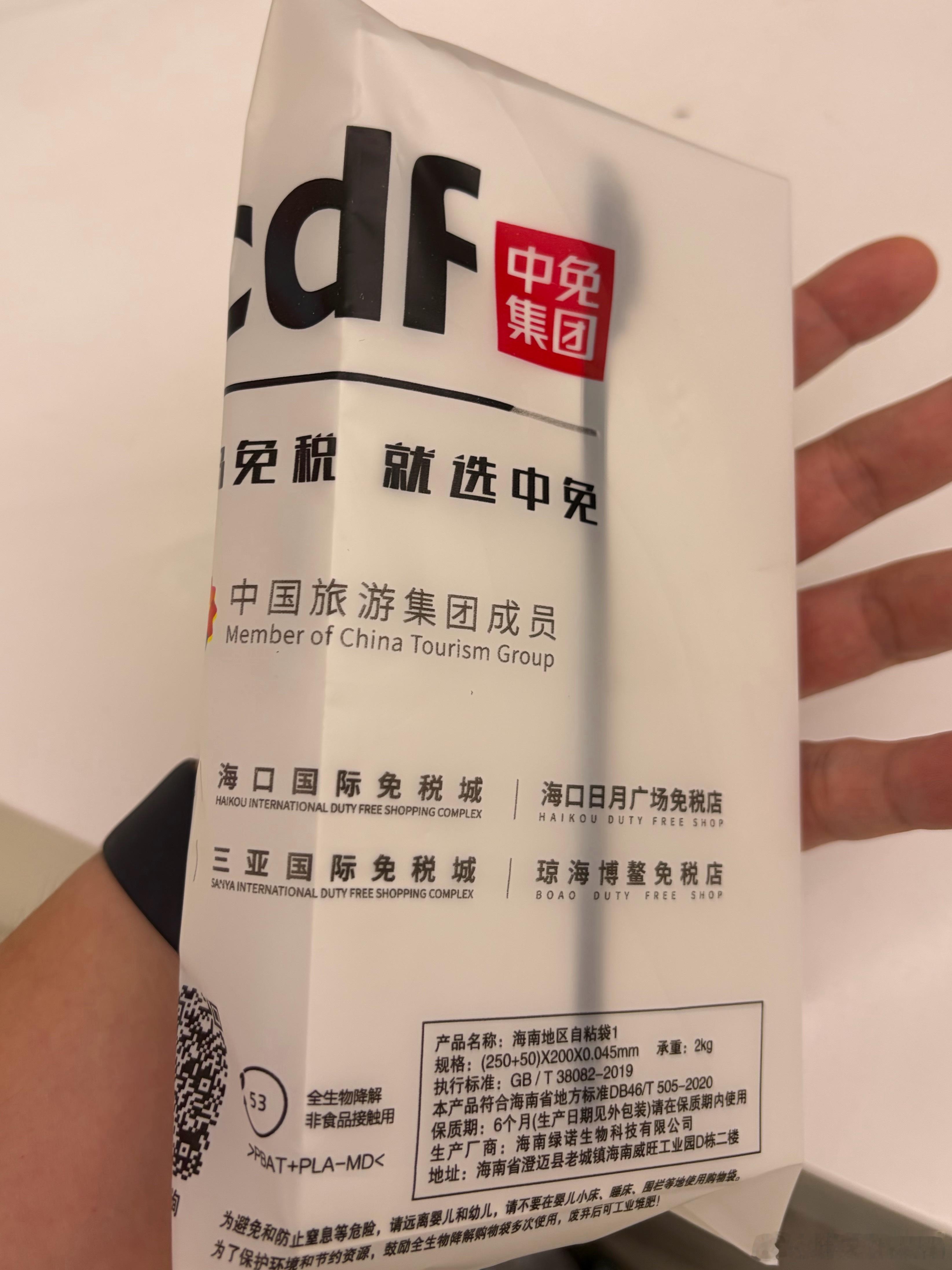 自从上次偶然提了一嘴，给我爸换个手机之后，每次回家和我爸吃饭，他都会提一下“手机