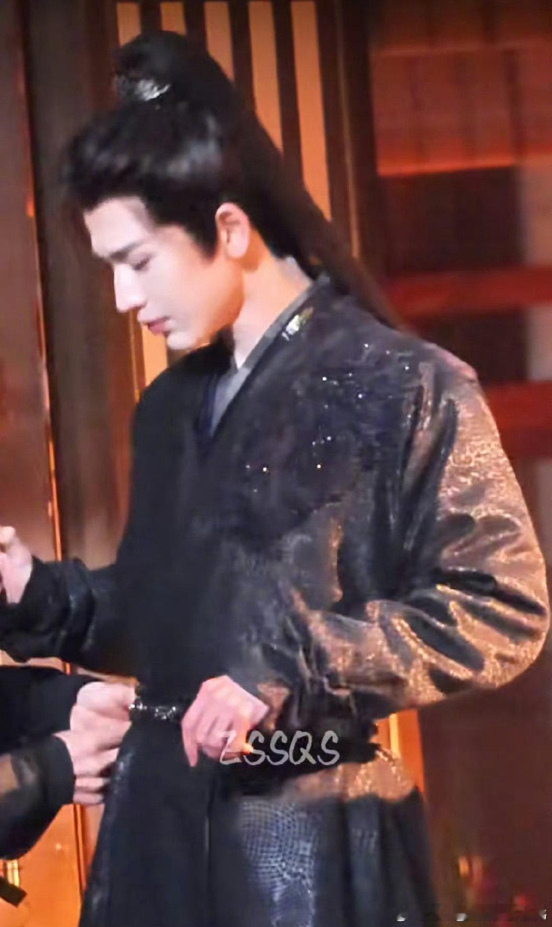 张凌赫《逐玉》谢征路透，鲜衣怒马少年郎～ 