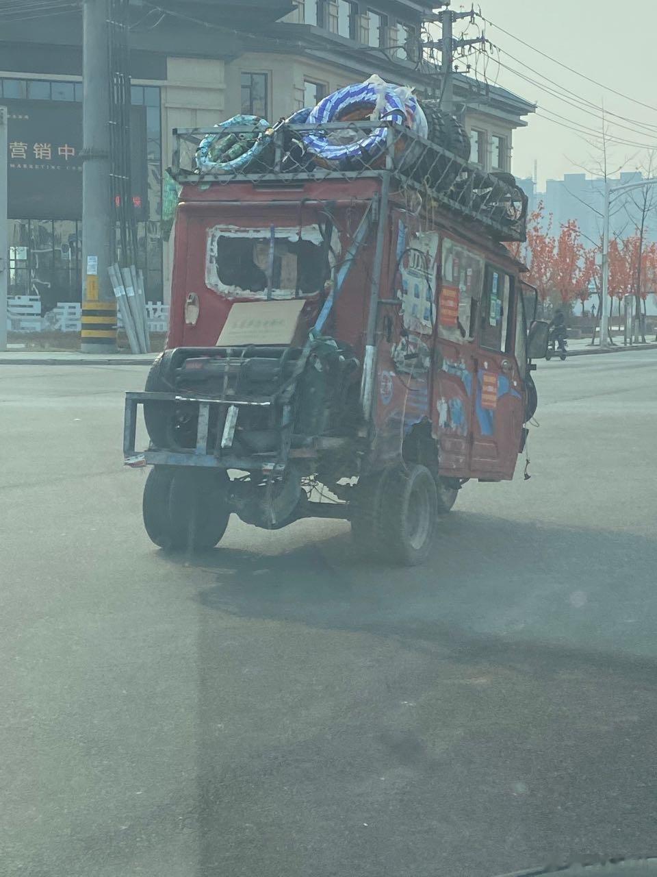 刚才媳妇和朋友（闺女幼儿园小伙伴的妈）手机聊天，最后俩人敲定带孩子去普吉岛玩儿几