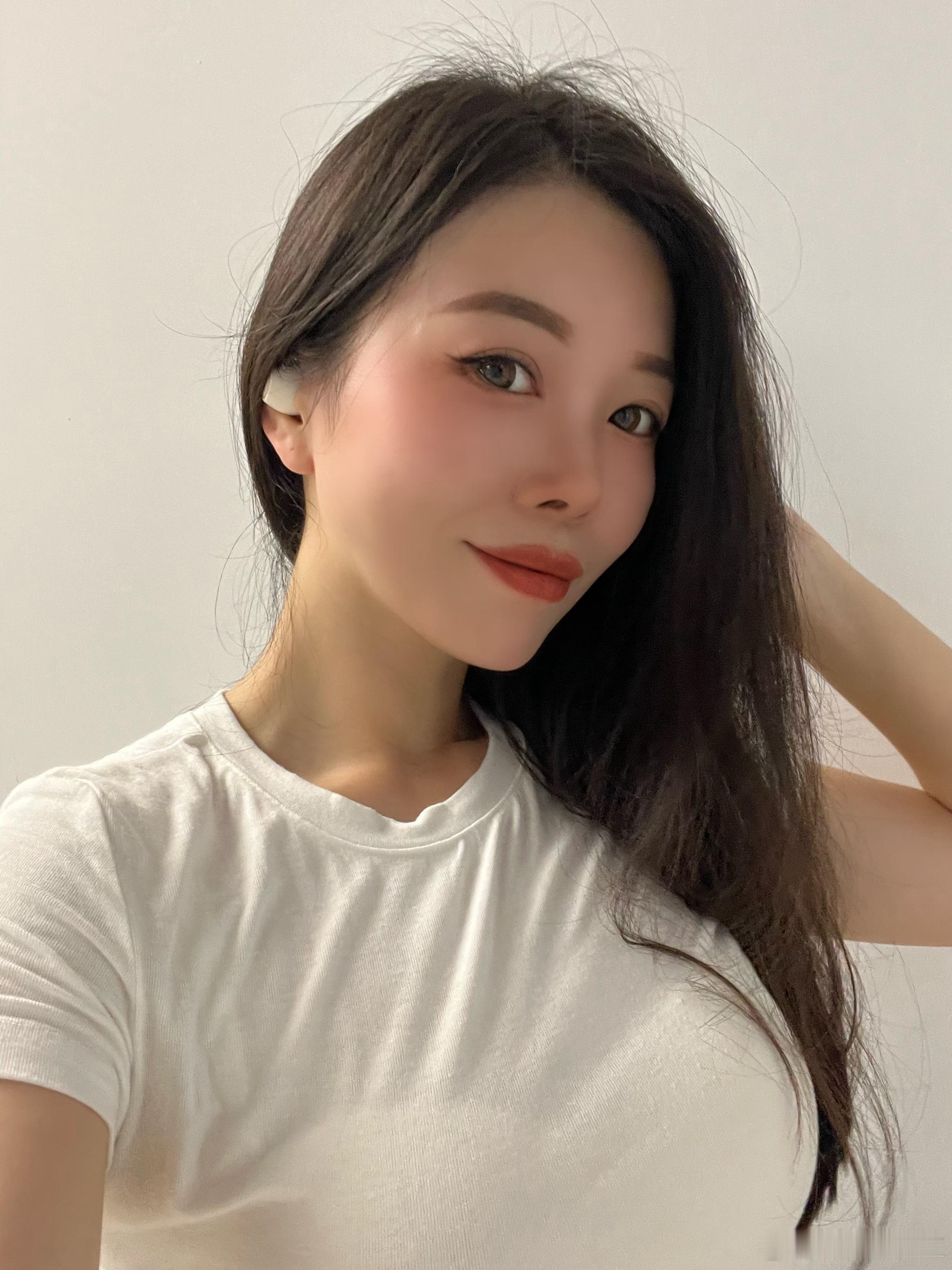我不知道处在这种小心翼翼和阴霾的心情多久了好像时时刻刻就会走进雷区一样很多人说我