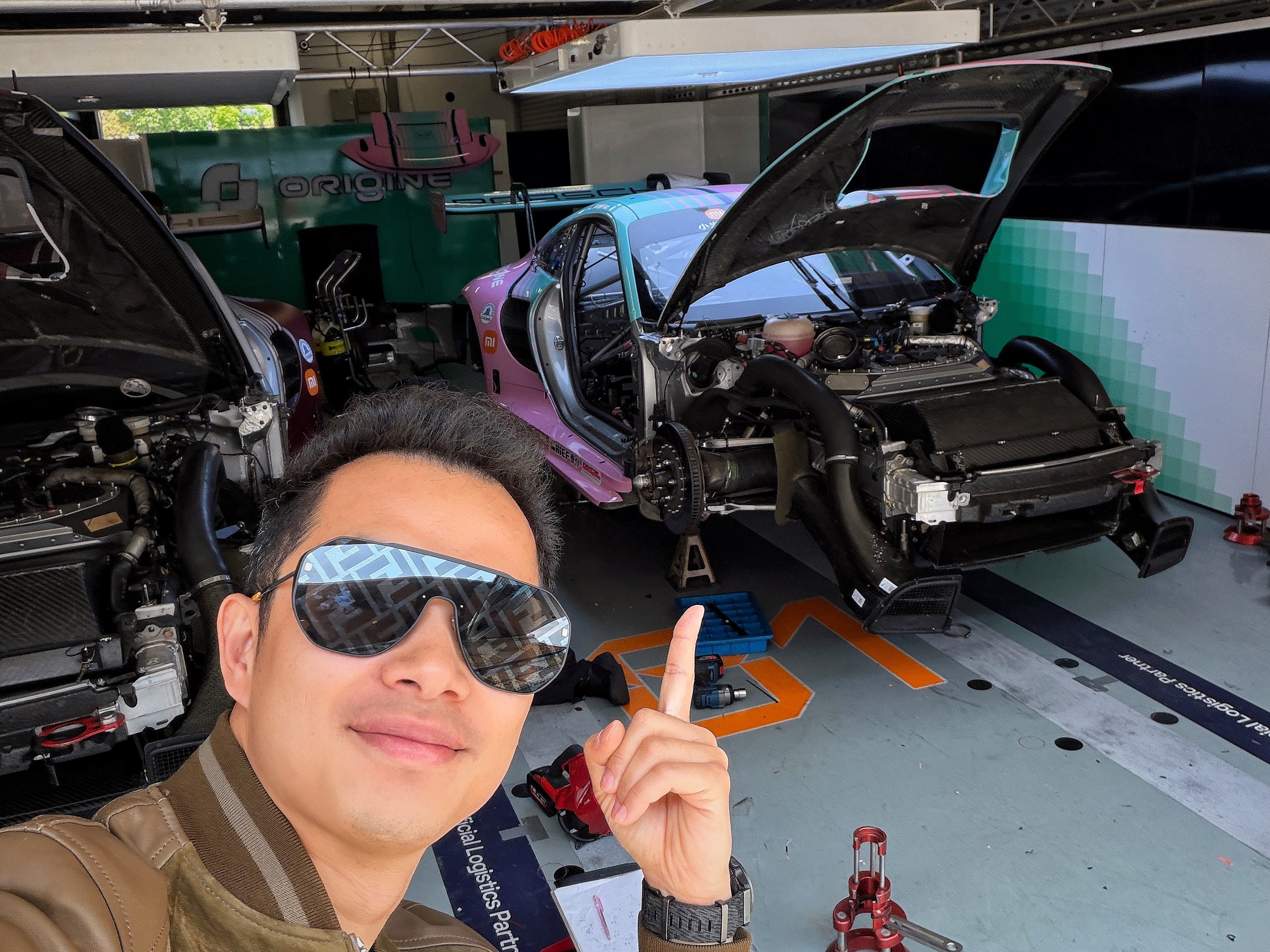 介绍一下：这位是GT3 R 我今年的赛车欣哲频道冠军之路 上海·上海国际赛车场