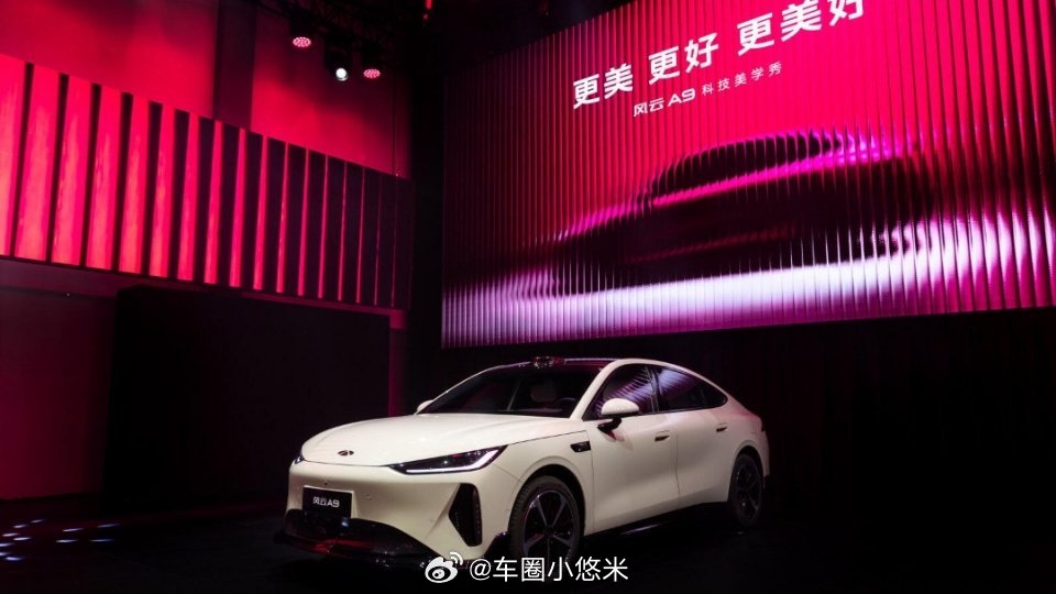 不走常规发布会套路✨奇瑞风云A9直接把车展搬上T台没有枯燥的参数PPT，以高定时