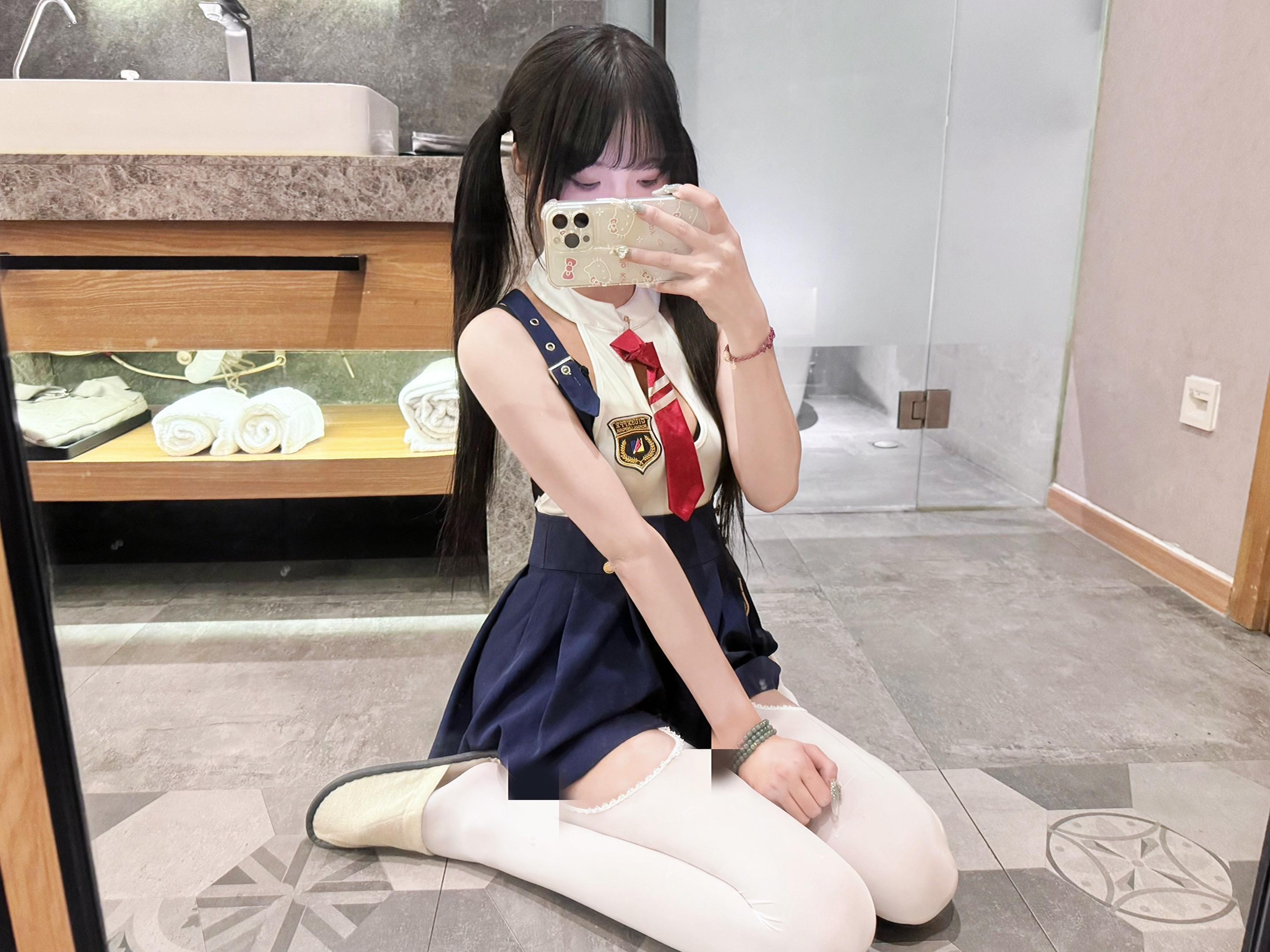 对镜拍 少女
