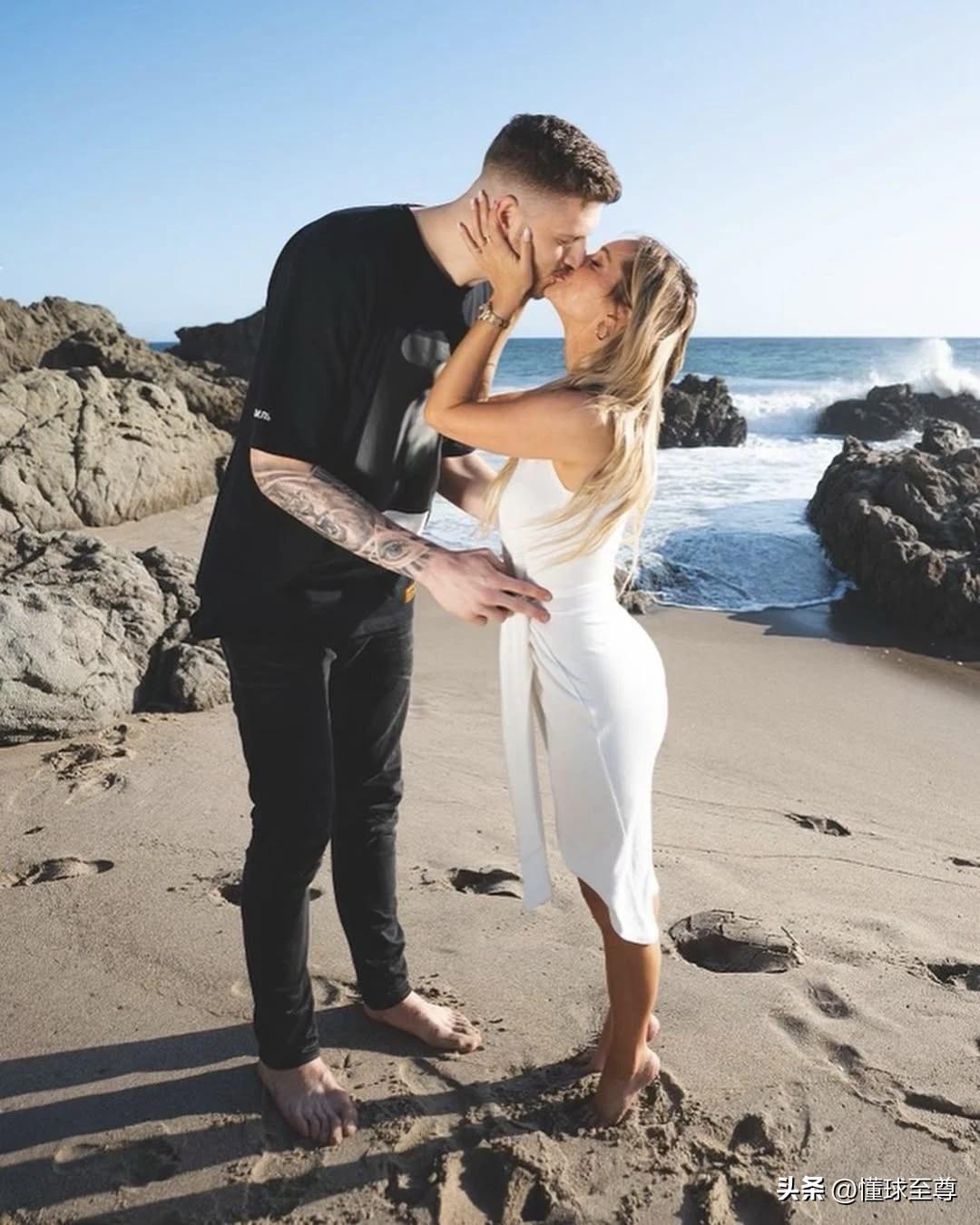 周琦羡慕坏了，哈腾在NBA挣了1.34亿美元还娶到了美艳娇妻！

据NBA记者报