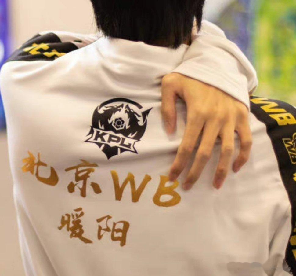 #暖阳打游戏是手控天堂# 暖阳这打游戏的手真的太爱了，真的就是手控者的天堂啊！真