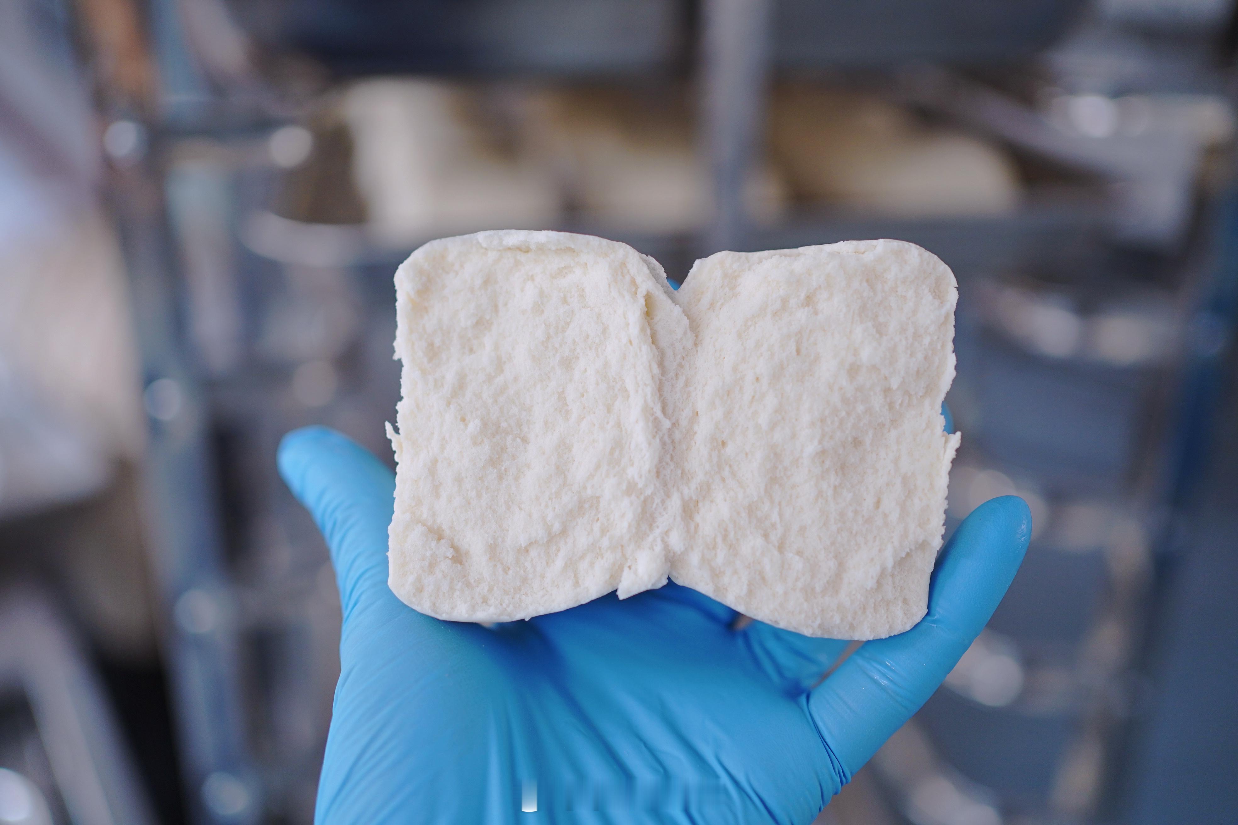 一早来试吐司新品，遭遇滑铁卢[笑cry]试品量少，打面有点过，心想硬着头皮凑合做