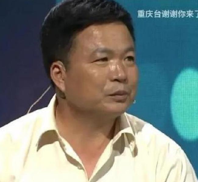 2010年，山东临沂一45岁男子，资助17岁贫困女孩上学，女孩毕业上门感谢，男子