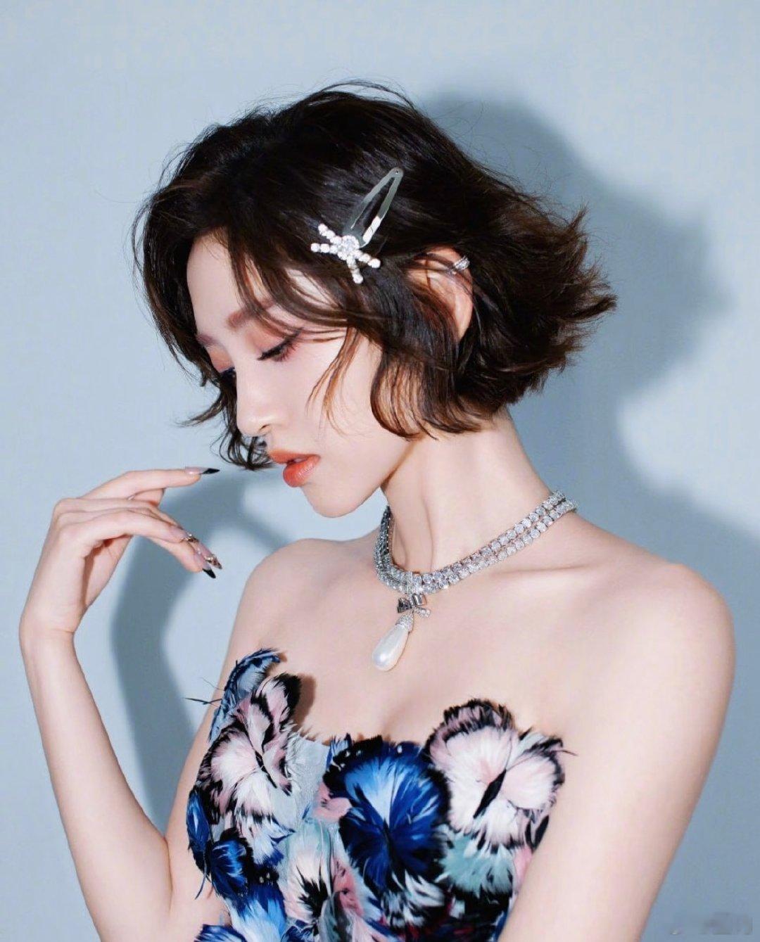 唐艺昕的舞台像我工作状态   “心愿便利贴组合”合则天下无敌，分则各自为王哈哈哈