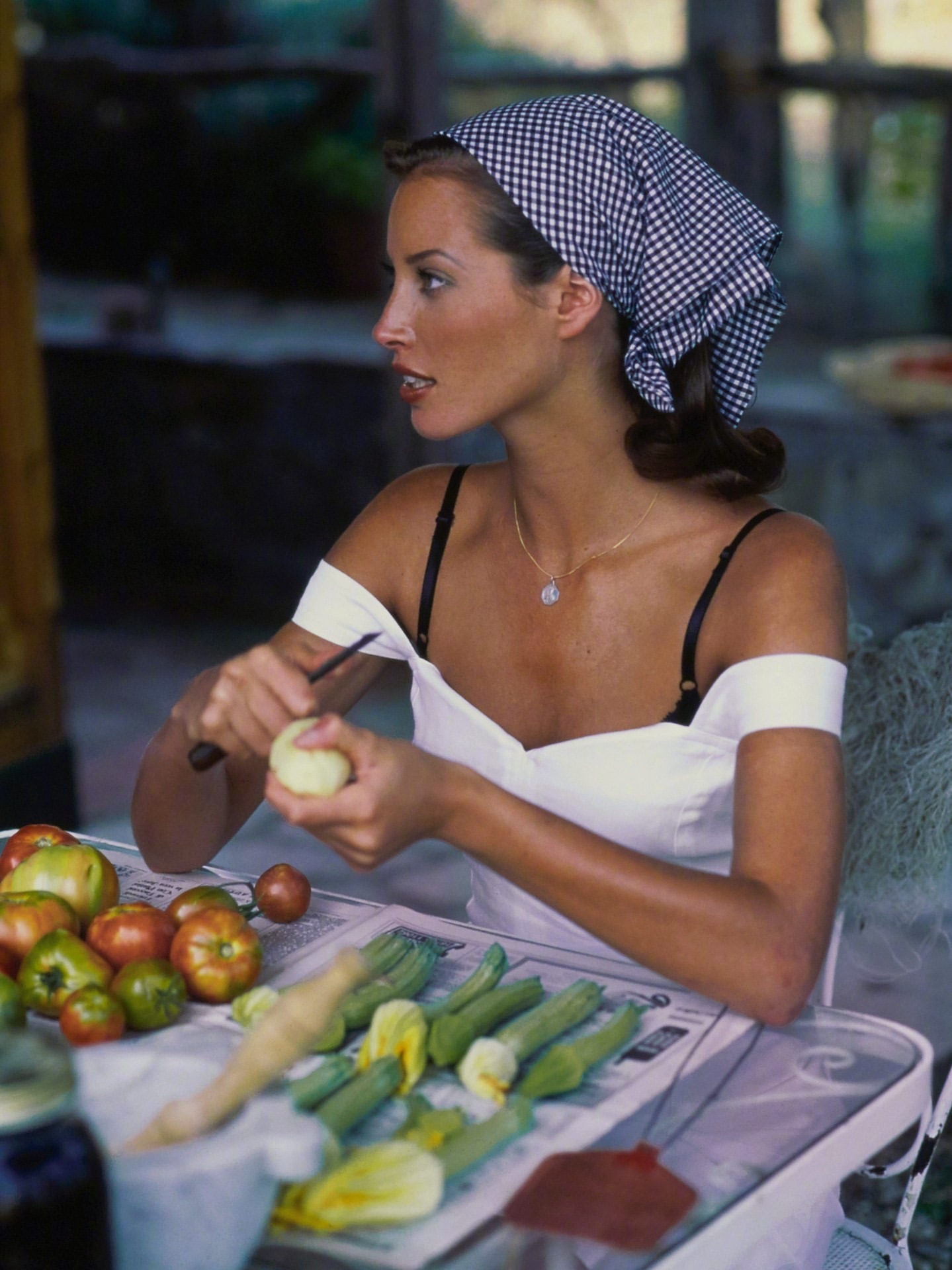 20世纪90年代，在摄影师 Arthur Elgort 的镜头下，超模Chris