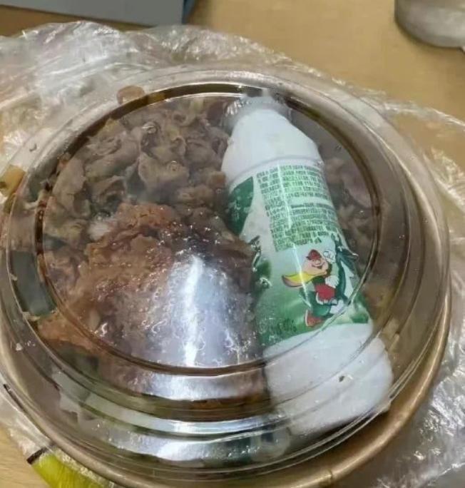 第一次见这样送饮料的外卖 