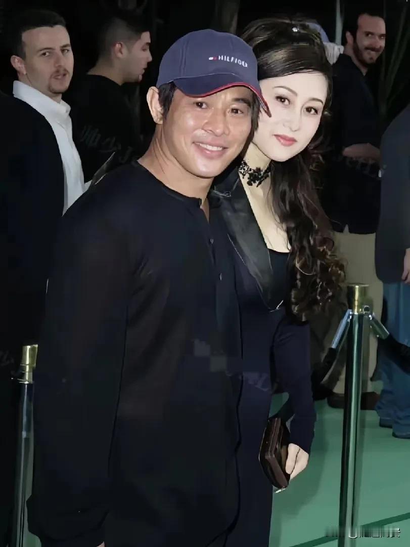 李连杰为利智抛开一切，港媒却骂情义千斤，不敌胸脯四两，他却说愿为她死？

199