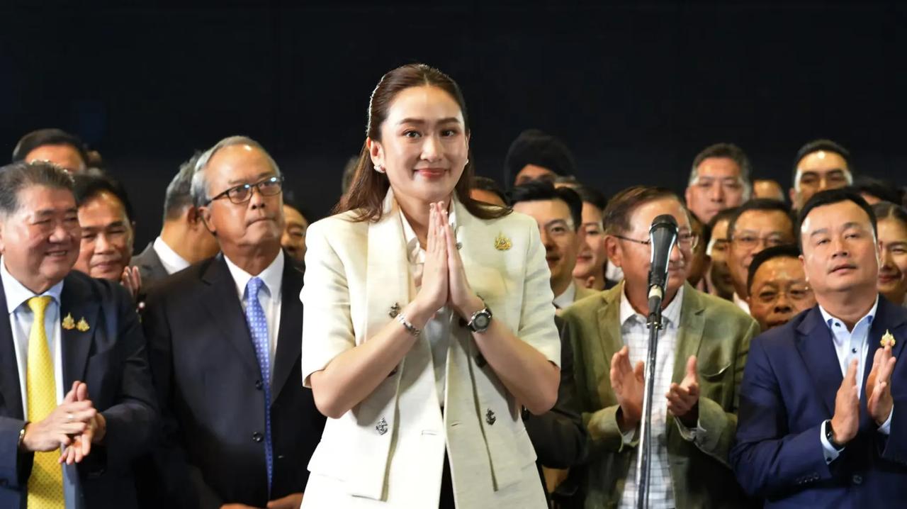 泰国和柬埔寨全线开火。
首先泰国陆军第二军区7月25日证实，泰柬边境地区再次爆发