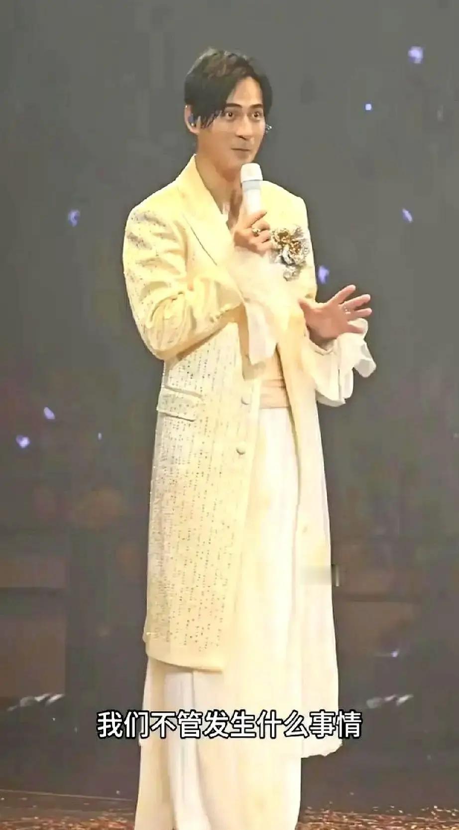 别再猜F4为何不合体了。核心矛盾根本不是恩怨或钱。
 
真相是四个人的生物钟彻底