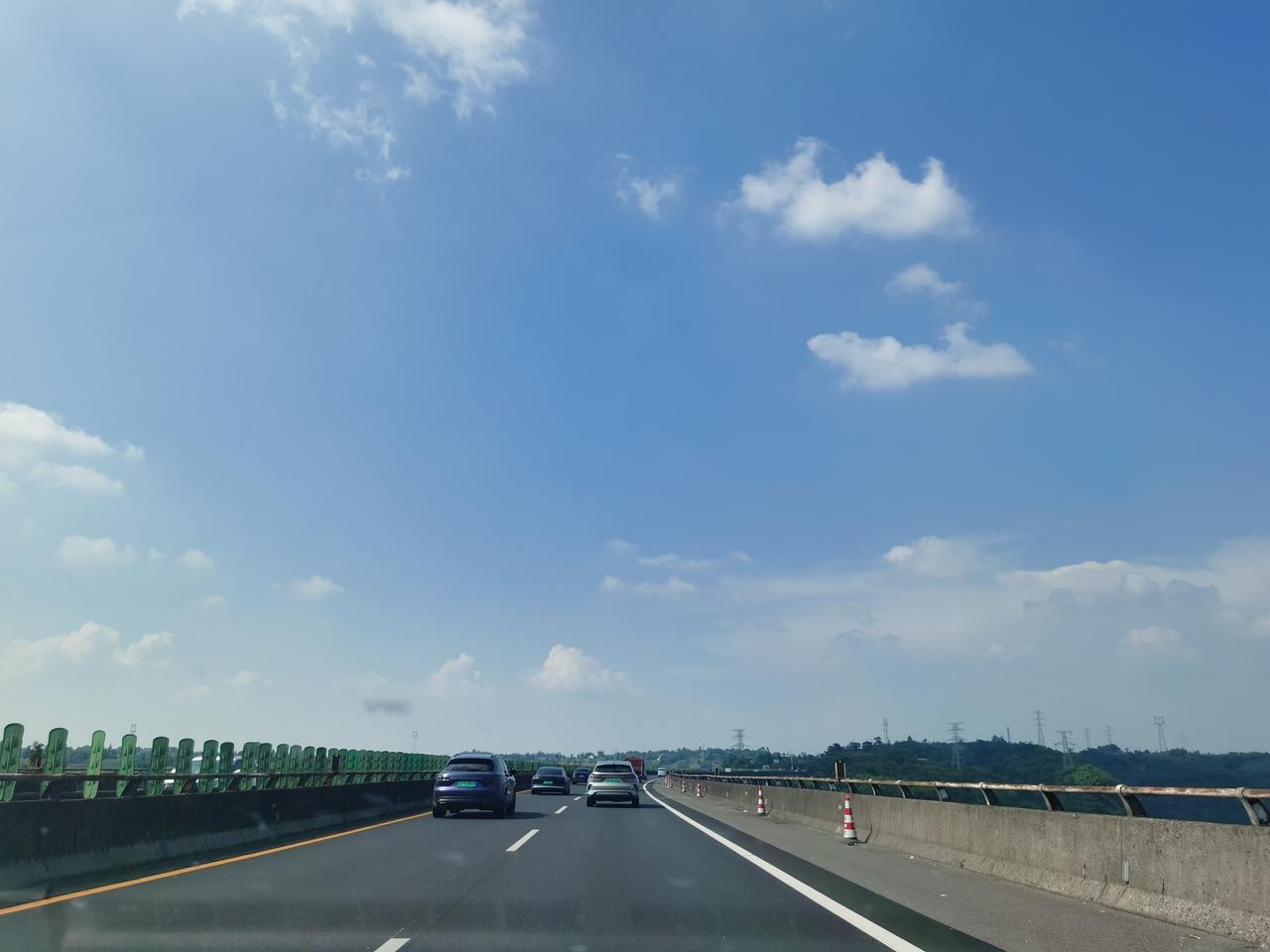 今年高考最让人唏嘘的一则真实案例：
四川一名物理类考生，高考644分，全省320