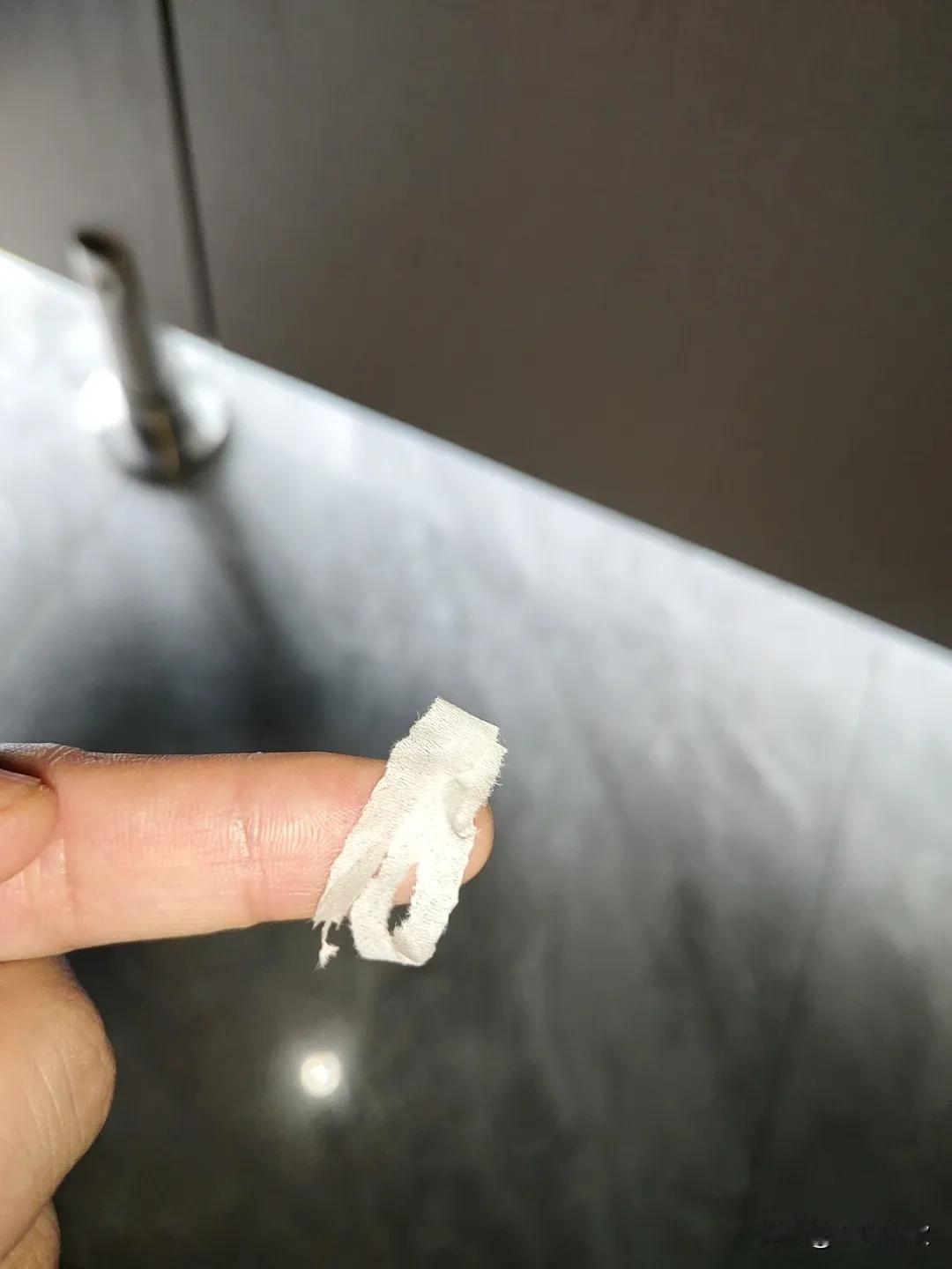 在厕所，大号后，突然发现只有这么点，怎么解决？在线等，挺急的！