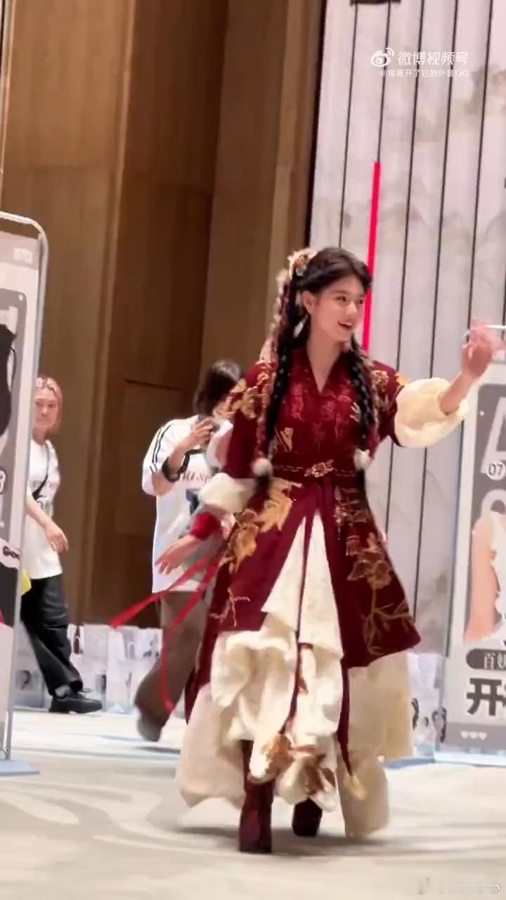 艾米桃夭开机造型艾米百妖谱桃夭开机造型艾米桃夭开机造型挺好的 
