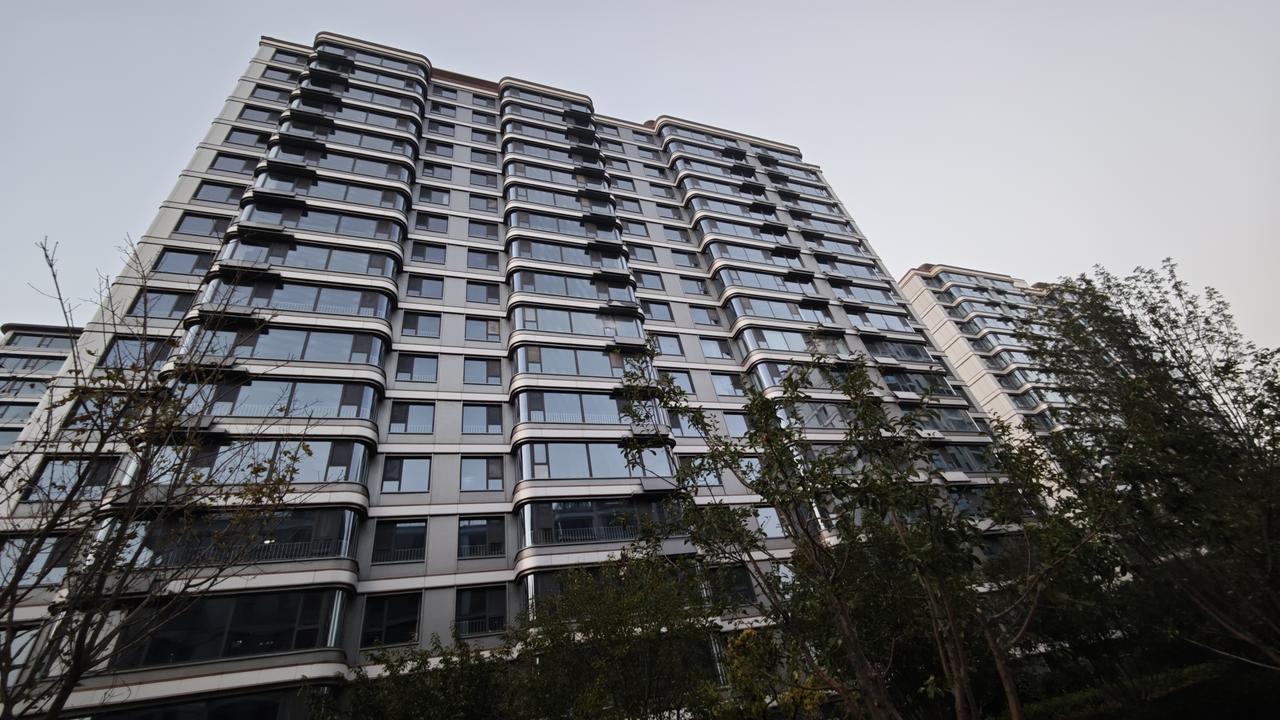 住建部推行管线与结构分离，告别砸墙维修时代！

家中水管爆裂要凿地？线路老化得砸