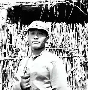 池峰城的部队拼至弹尽粮绝，八千将士伤亡过半，仅剩千余残兵苦苦支撑。心力交瘁的他，