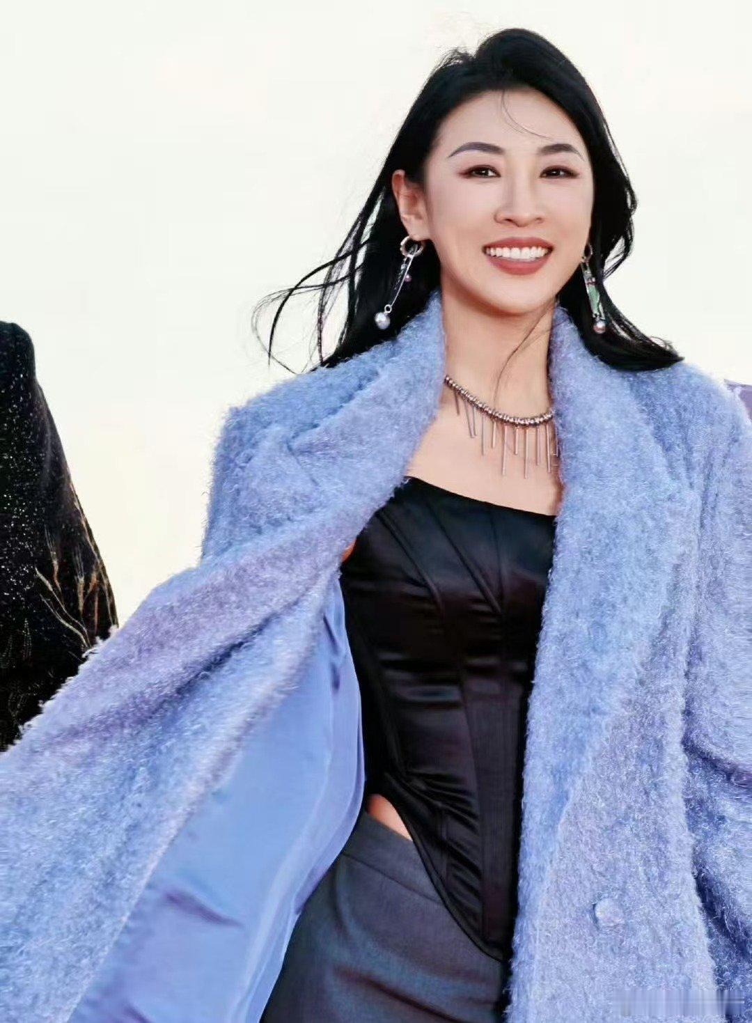 淡淡唐艺昕陈凯琳何宣林四中妈乘风2026淡淡唐艺昕陈凯琳何宣林四中妈同框也太好嗑