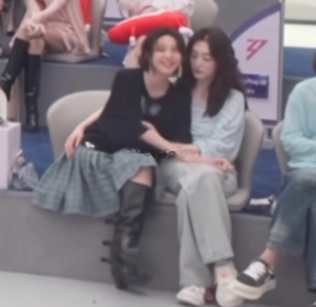 李小冉凡尔赛式谈身材管理张若昀：完了，剧里的丈母娘把现实的老婆给偷了难怪庆余年里