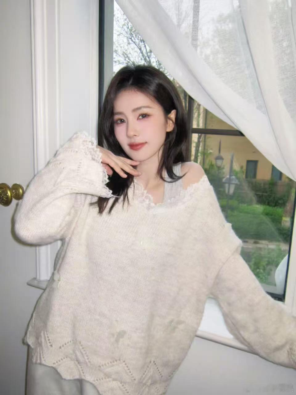 白鹿露肩毛衣白鹿蕾丝花边毛衣白鹿蕾丝花边造型毛衣，好美， 