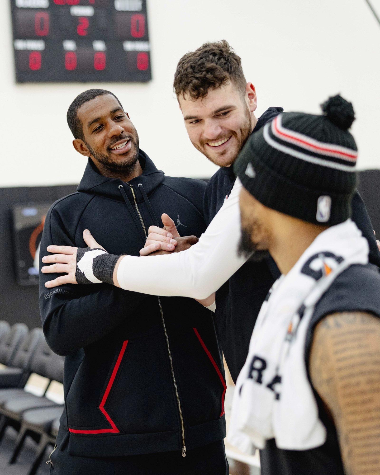 都是老东家阿尔德里奇今天去了开拓者训练馆超话创作官 ｜马刺vs开拓者 ｜nba季