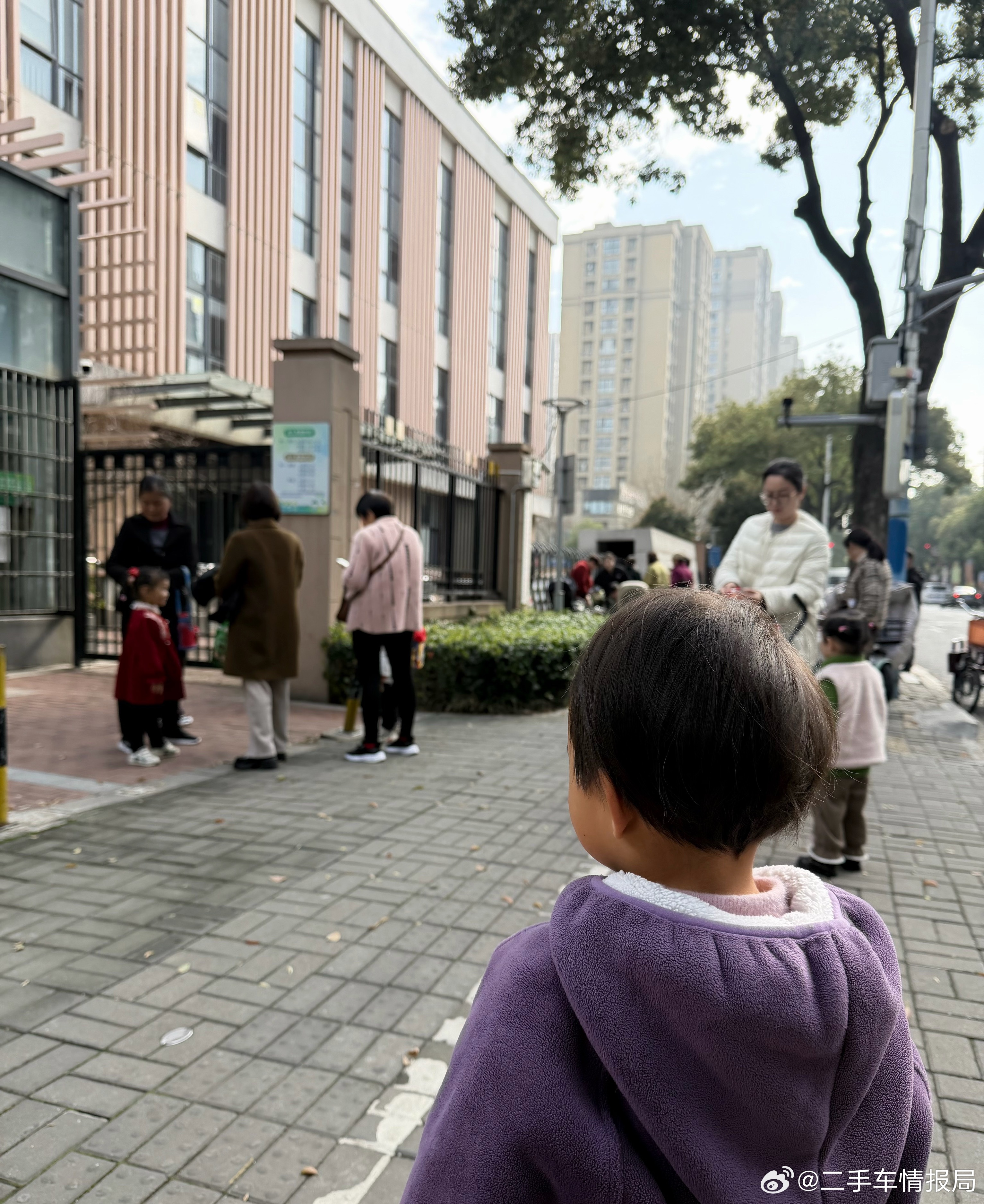 今天幼儿园体验课，我闺女点名让我陪她去这事儿整的，女老师，我来啦