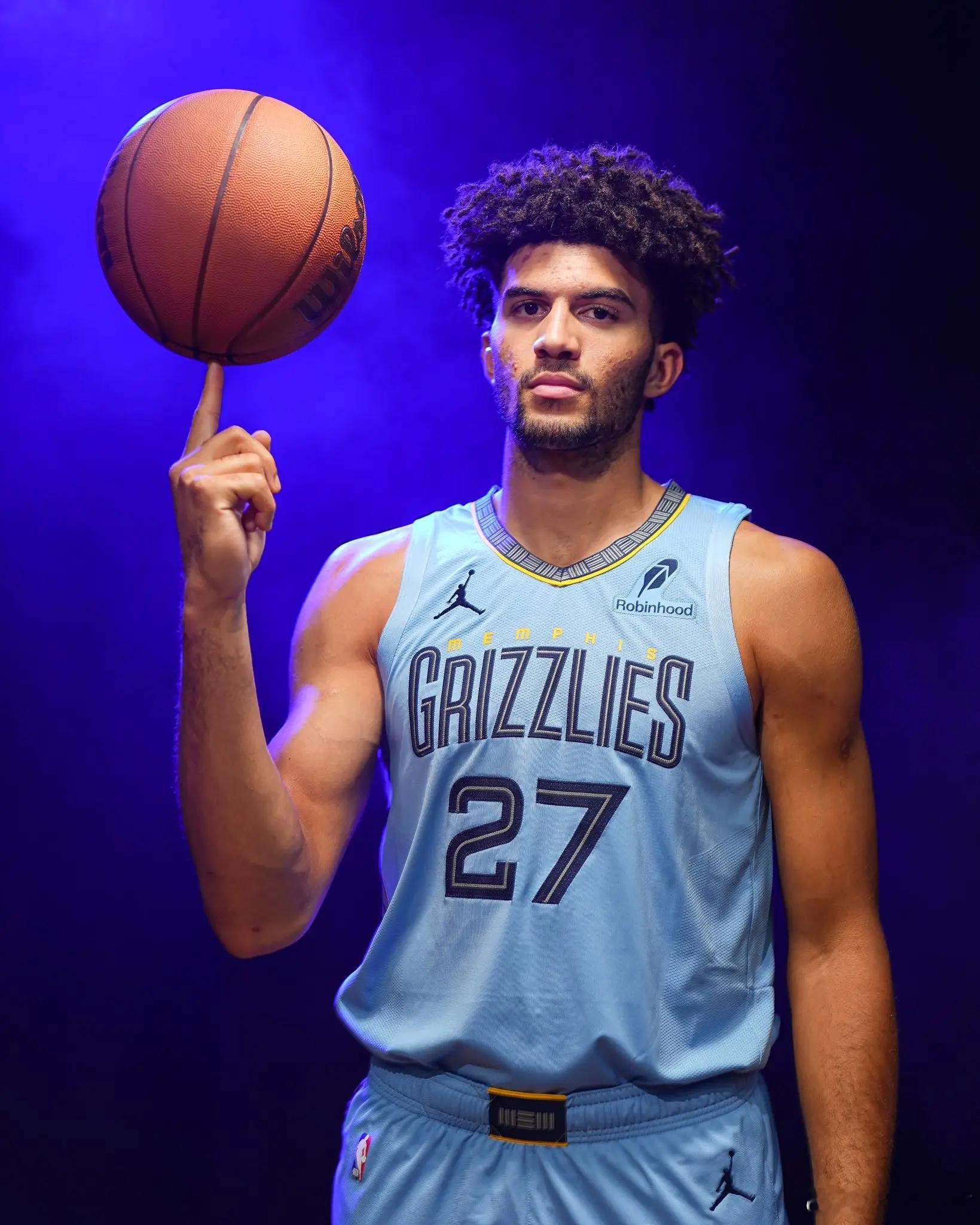 篮球  探花秀！NBA官方分享布泽尔身披灰熊27号球衣的定妆照07月16日讯 N