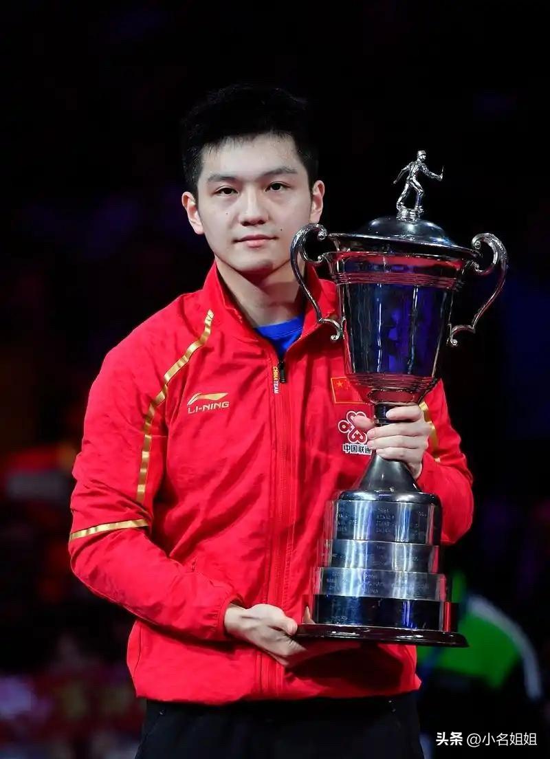 王励勤估计已经意识到了，
樊振东哪哪都好，
但有一个明显“缺点”，那就是
樊振东