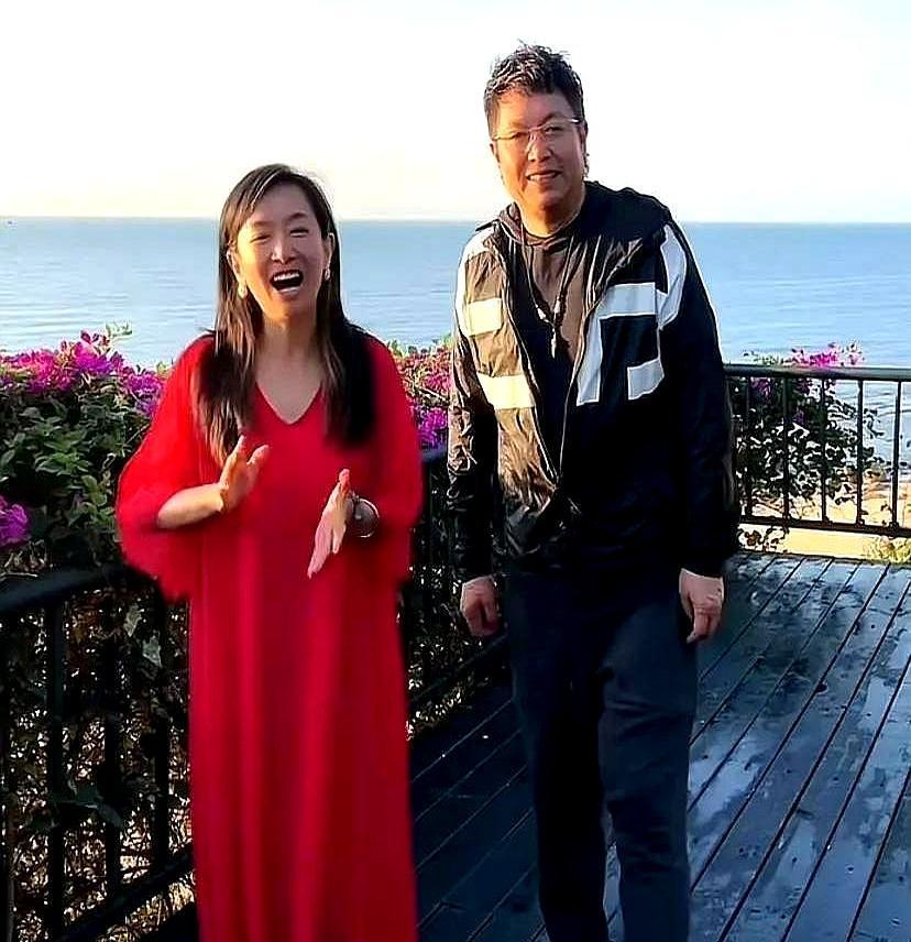 我终于想明白了。
那股被王为念一眼看穿的凉意，根源在哪。
别被他的笑骗了。
他压