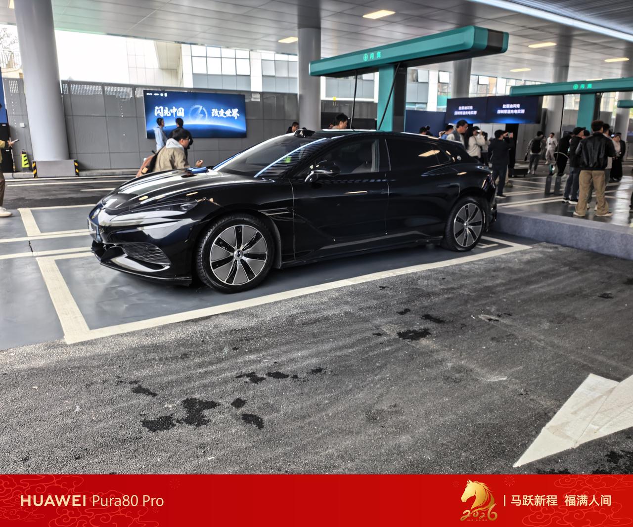 开发布会的时候，就已经建好了4239座闪充站，这是比亚迪3月5日发布会给友商和很