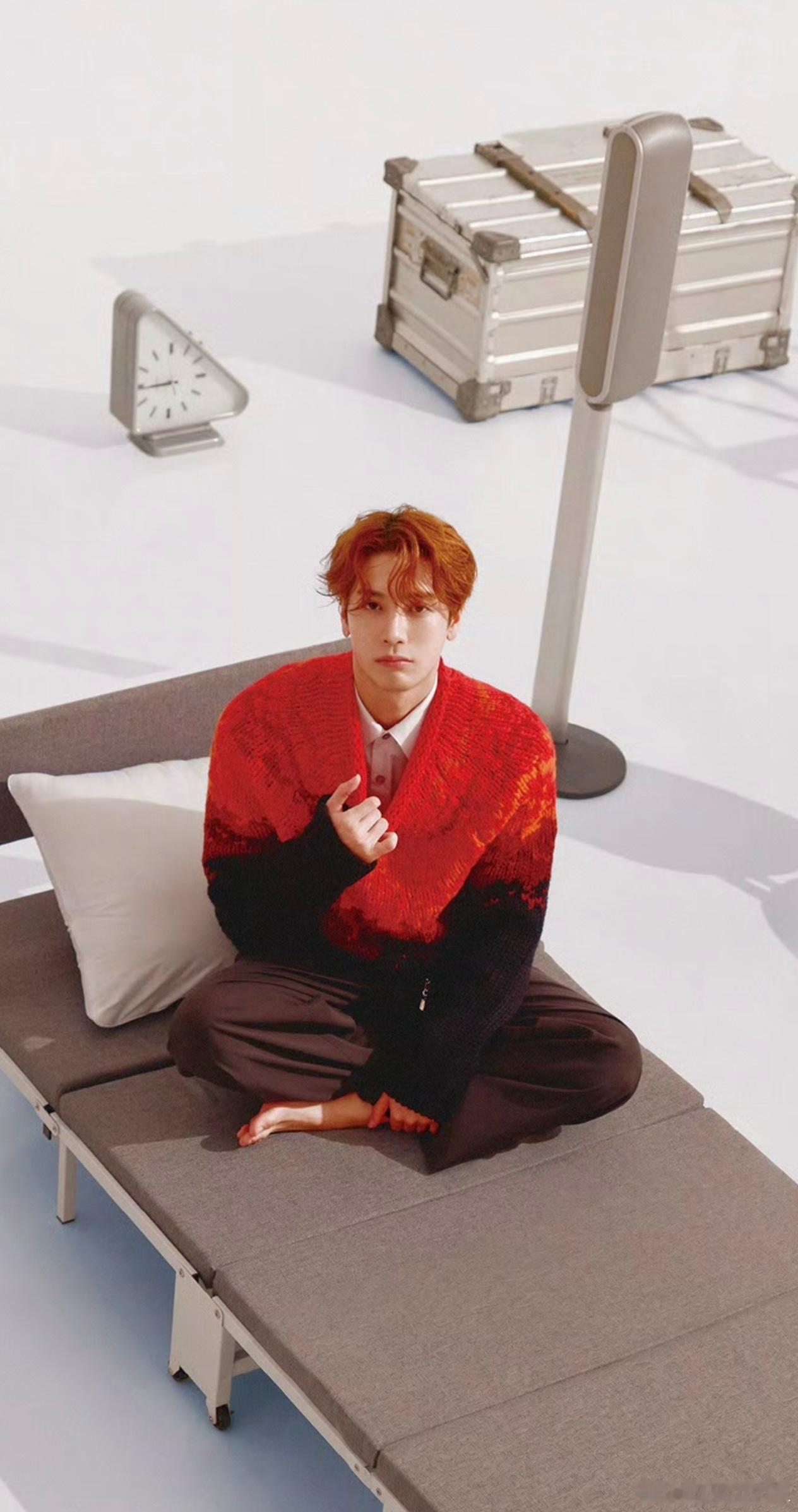 谁说这不是一只惹人怜爱的金毛小狗呢🥺🥺🥺王嘉尔