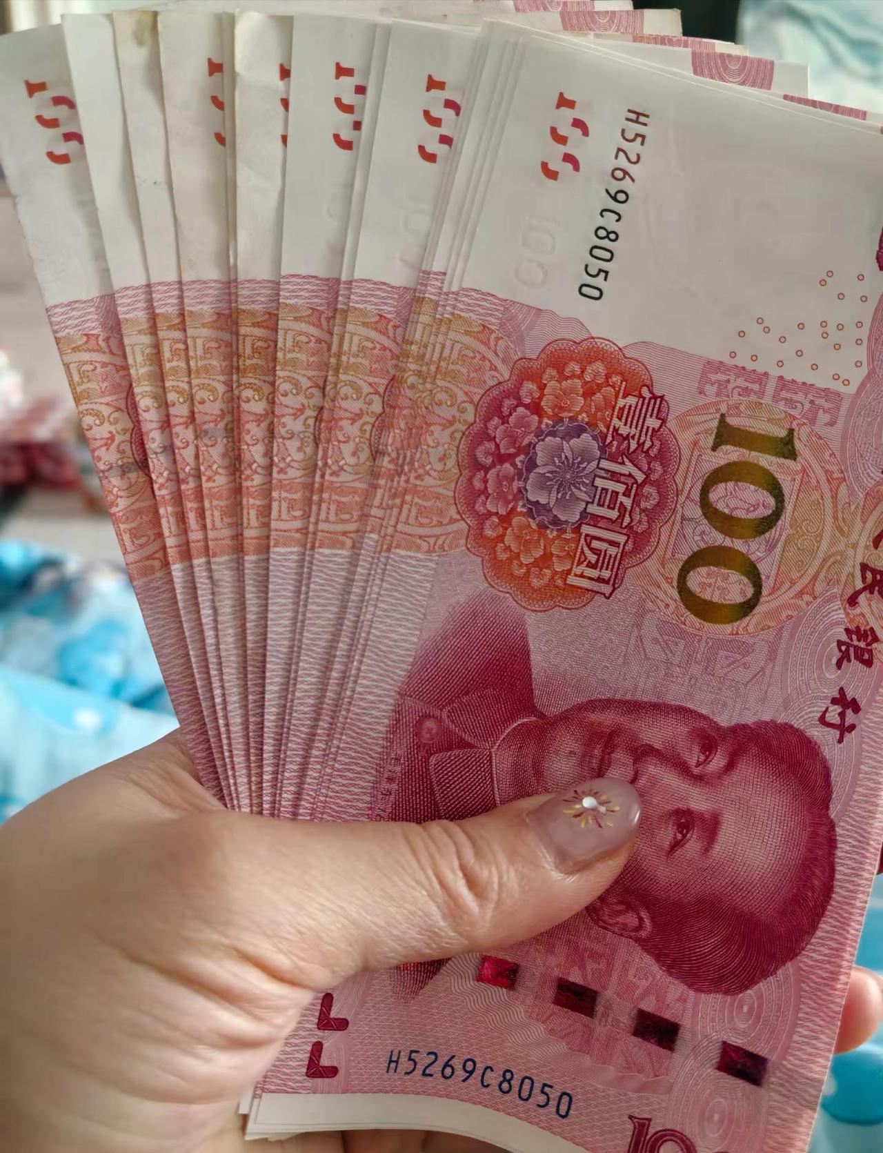 钱辈.请受小女子一拜，新的一年，请和我交往吧，不发脾气只发财，我们不离不弃，互相