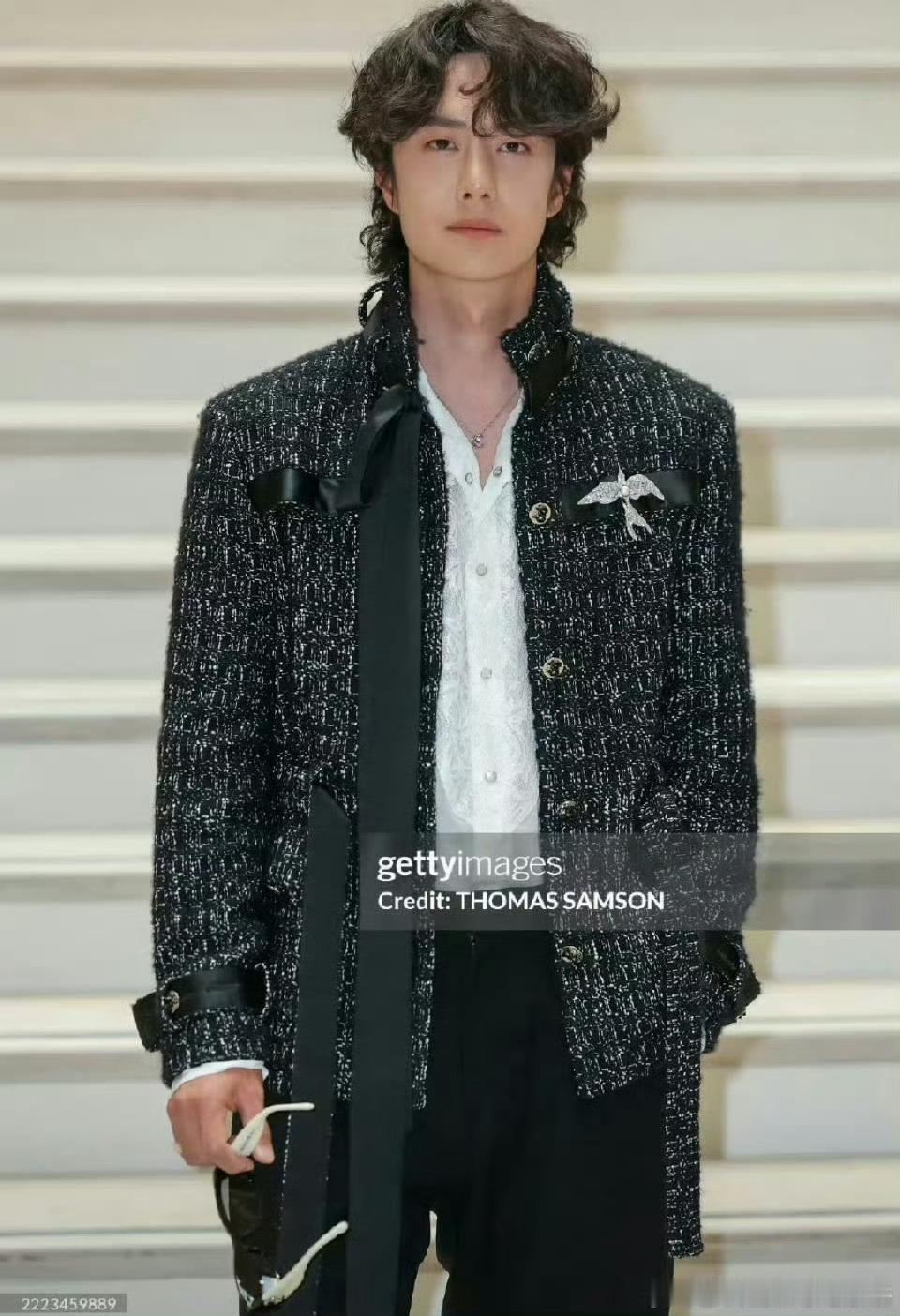 来看王一博香奈儿大秀g社生图 状态打几分王一博神图王一博看秀外媒镜头王一博卷毛王
