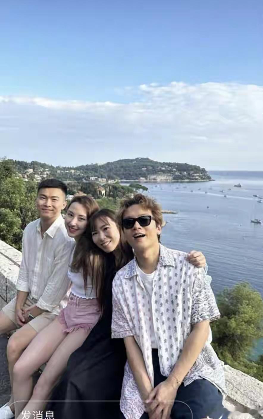 何超云看演唱会新男友相伴，两人合照曝光，男方身材高挑注重打扮！！！！！何鸿燊三房