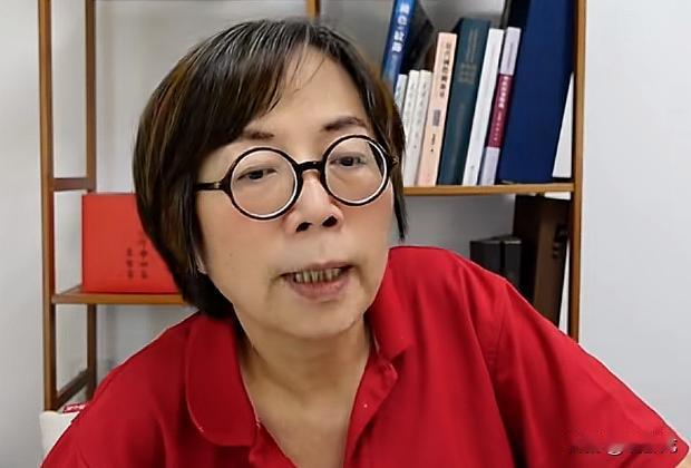 黄智贤为什么变化那么大？

黄智贤变了，这是不争的事实，那些说她还是深蓝或统派的