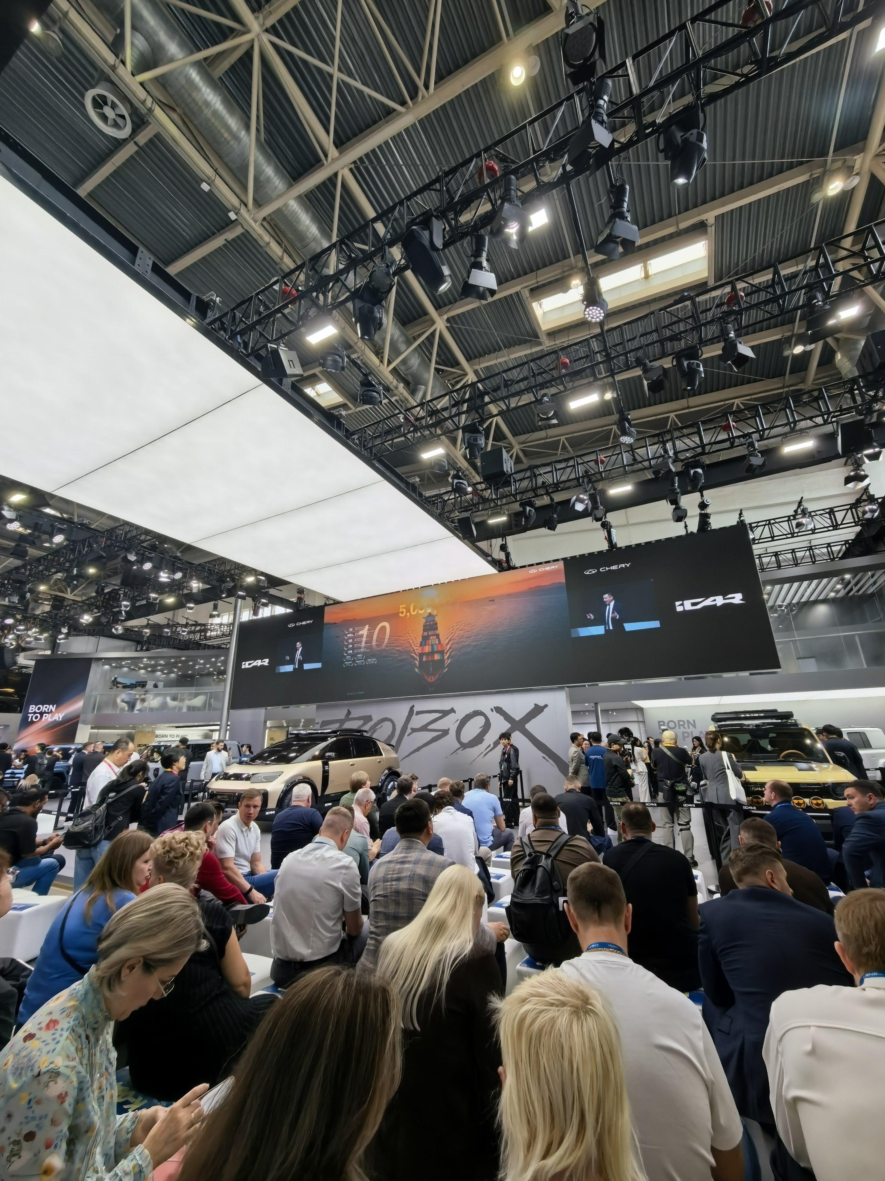 2026北京车展   iCAR直接把“未来玩车”的想象拉满！全新ROBOX概念车