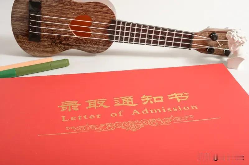 大学通知书一般成绩公布后多久能达到个人手中，怎么一直没有消息呢？是否要打电话去咨