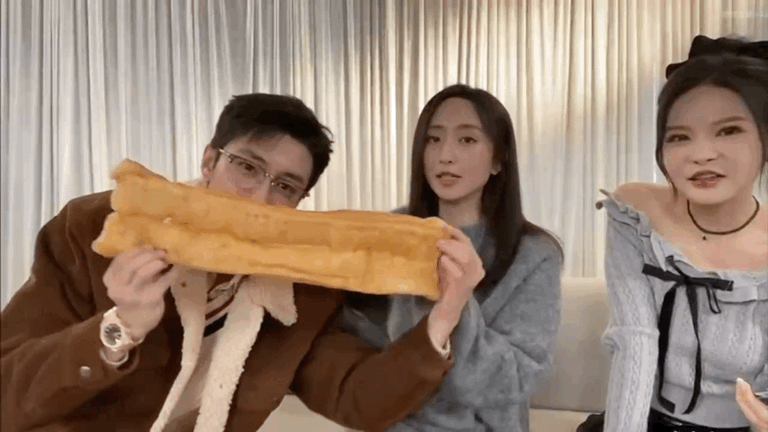 #翟子路送柯佳嬿心心念的油条##翟子路 叫小柯#翟子路简直就是让人get√他的温
