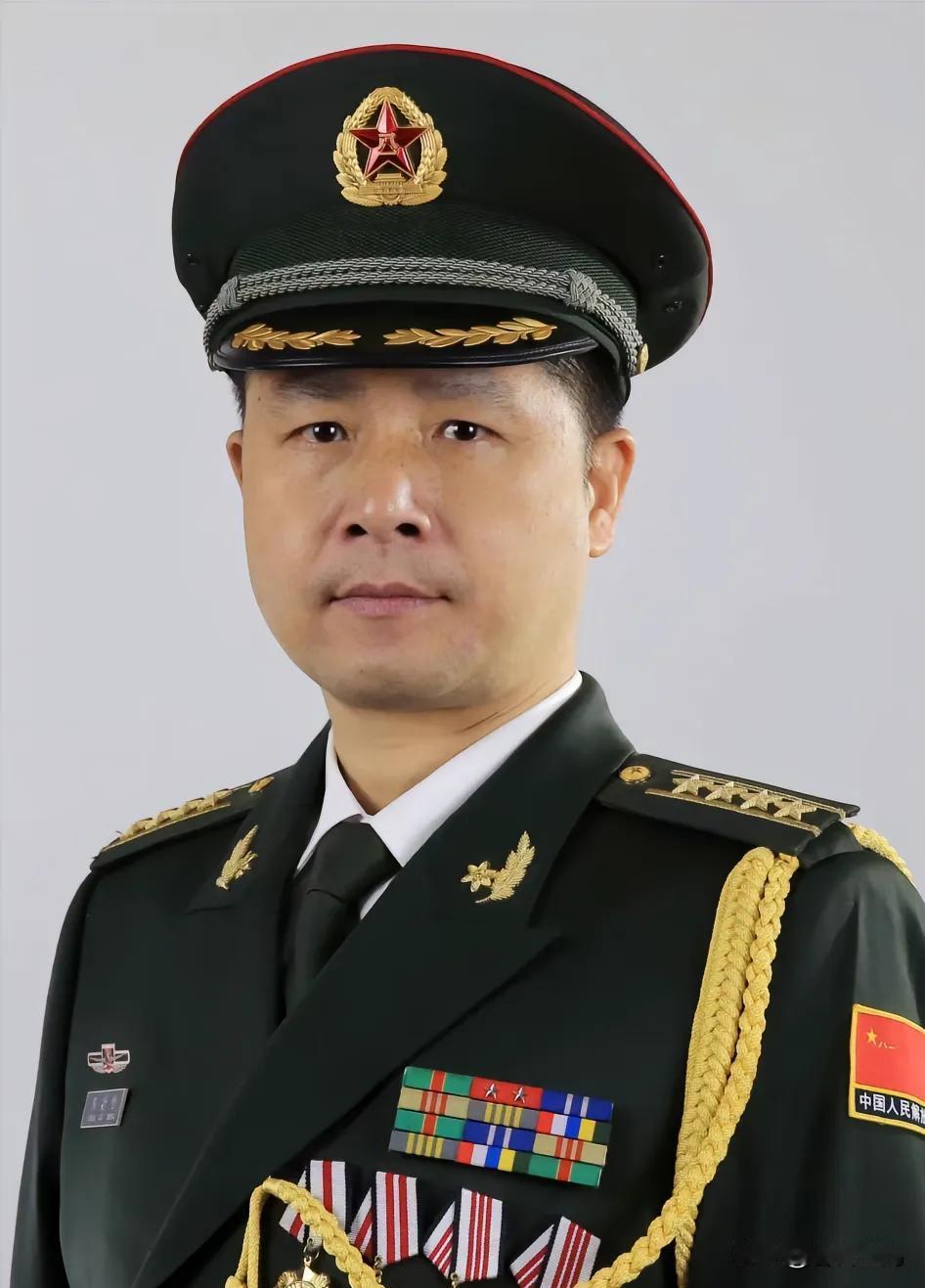 在中国西北的戈壁滩上，有一个人默默守护着国家的安全。他，就是我国航天领域的“反导