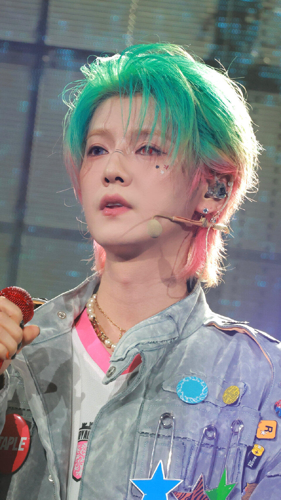 鹿晗  今天是异瞳