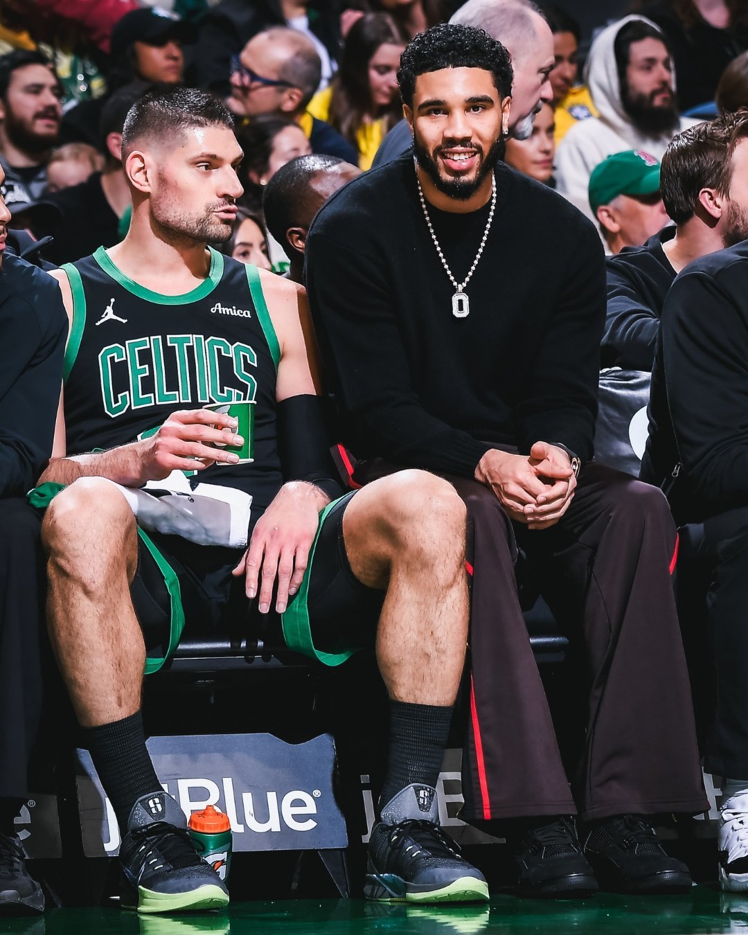 新秀冈萨雷斯在谈到即将复出的塔图姆时说：“他一直都在，用他的存在感真正做那些一位