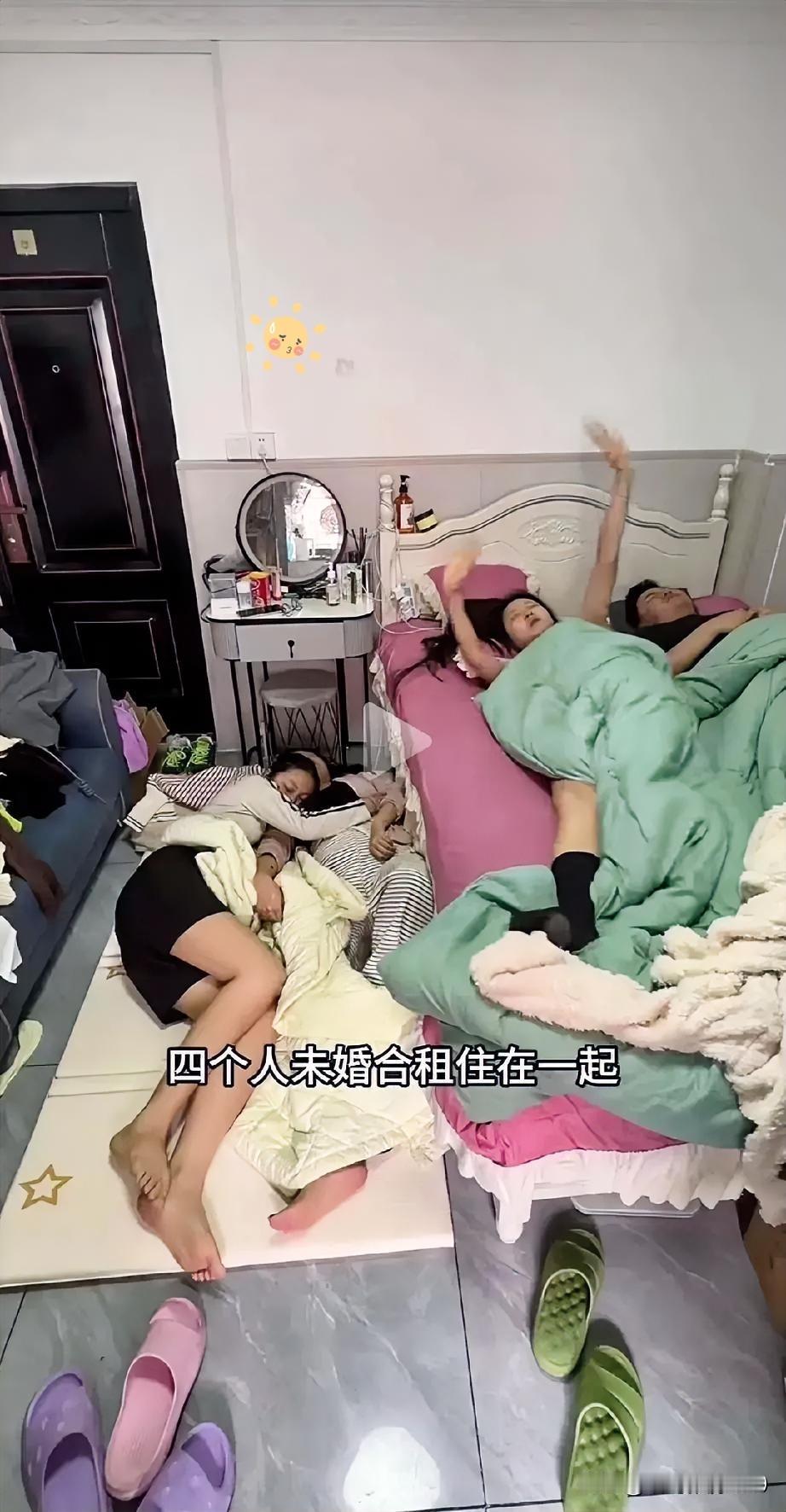 深圳的房租再贵，也不至于委屈到三女一男挤在同一间房合租吧？
 
男女混住，日常起